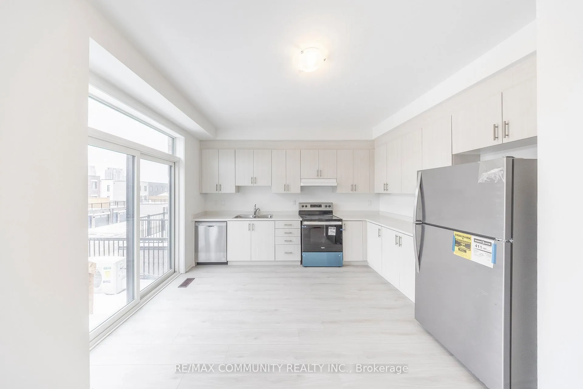 Photo 20 of 211 Monarch Avenue, Ajax, South West — HOMEH