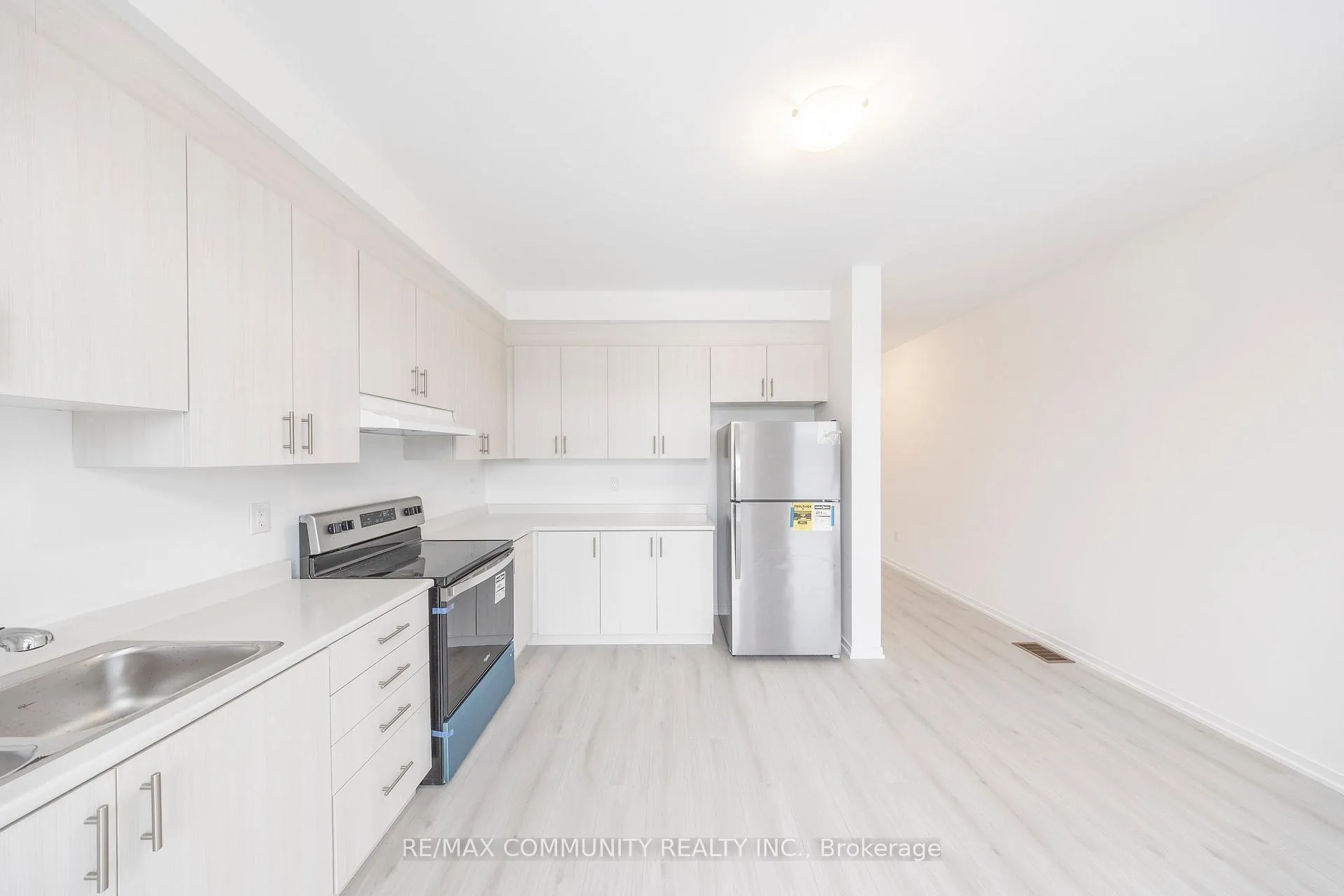 Photo 22 of 211 Monarch Avenue, Ajax, South West — HOMEH