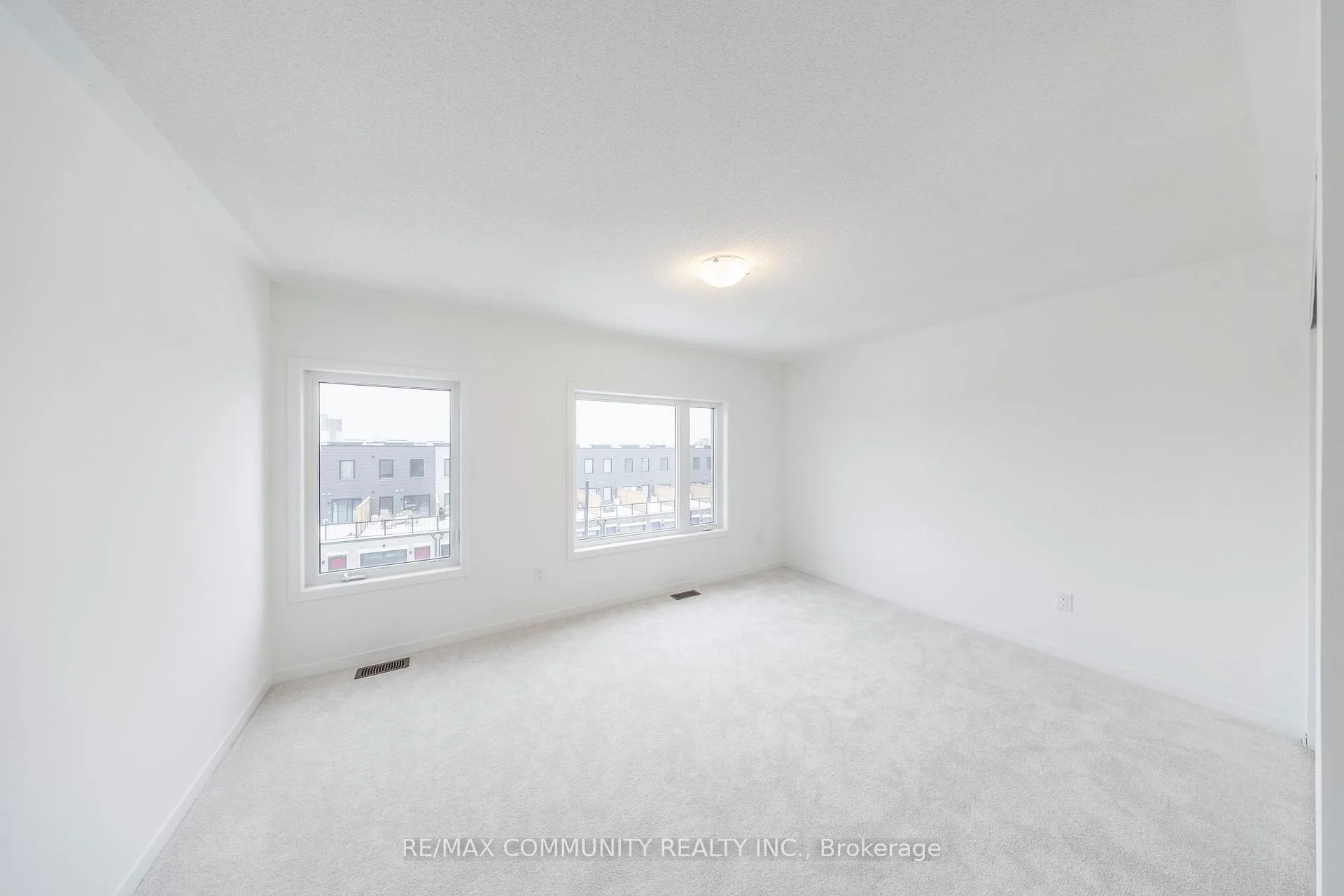 Photo 30 of 211 Monarch Avenue, Ajax, South West — HOMEH