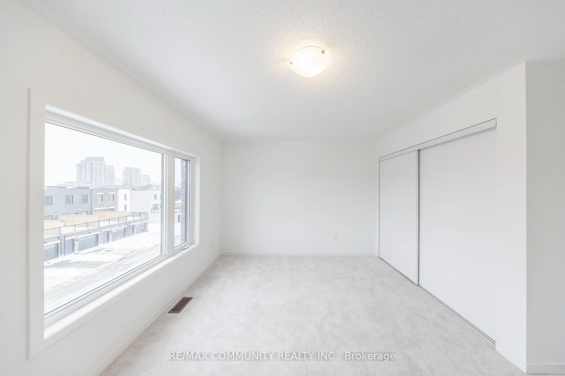 Photo 31 of 211 Monarch Avenue, Ajax, South West — HOMEH