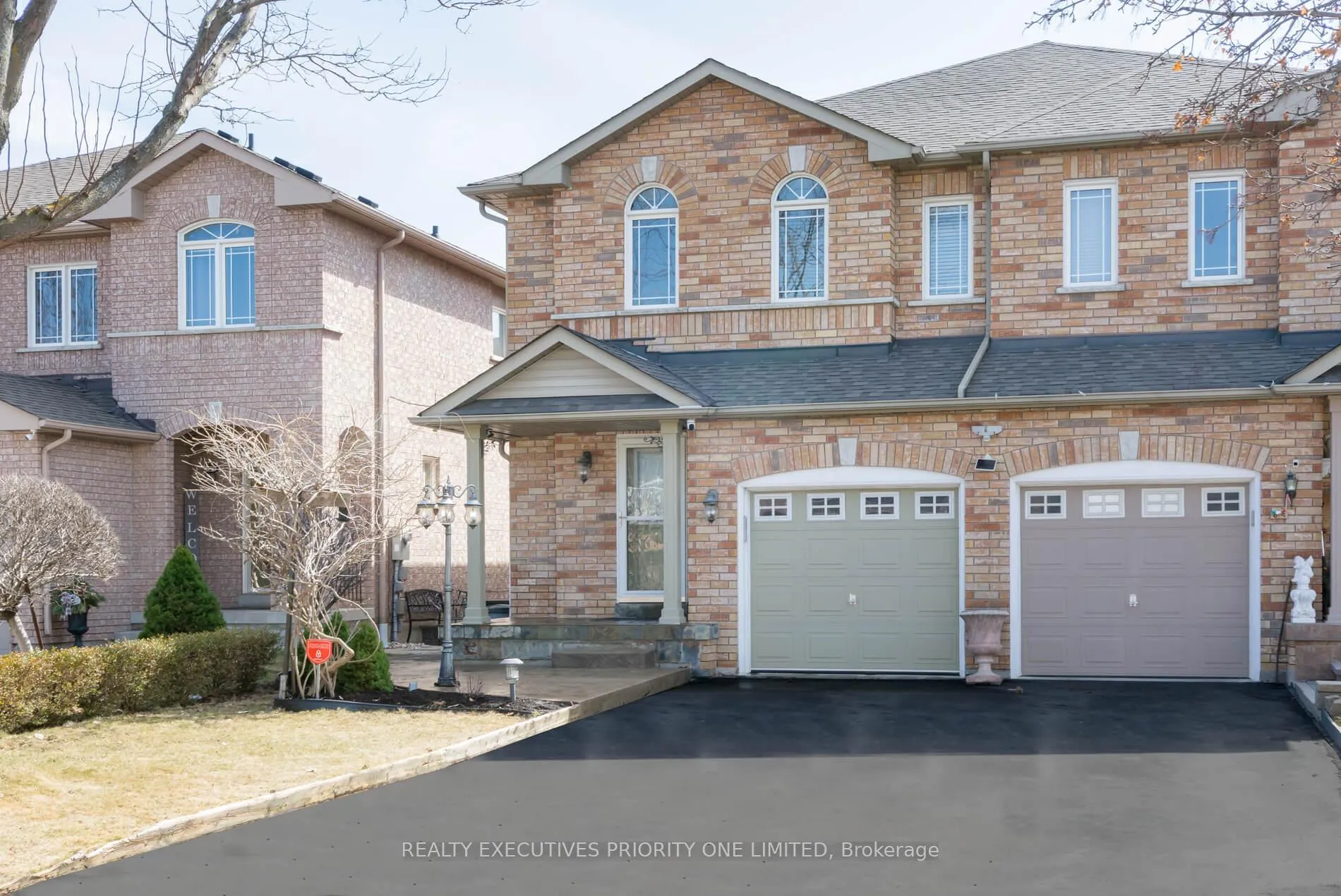 Photo 1 of 82 Blackthorn Drive, Vaughan, Maple — HOMEH