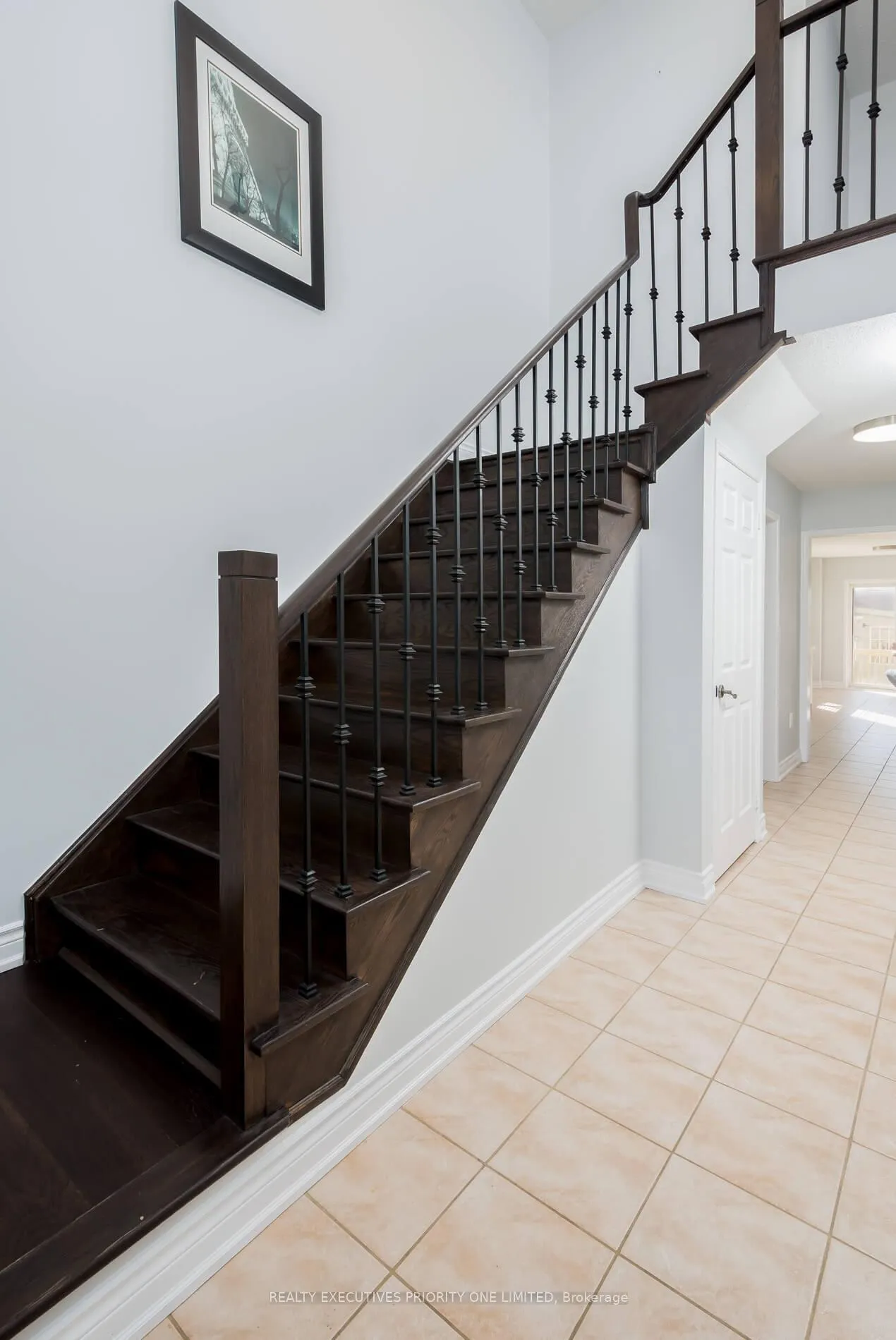 Photo 3 of 82 Blackthorn Drive, Vaughan, Maple — HOMEH