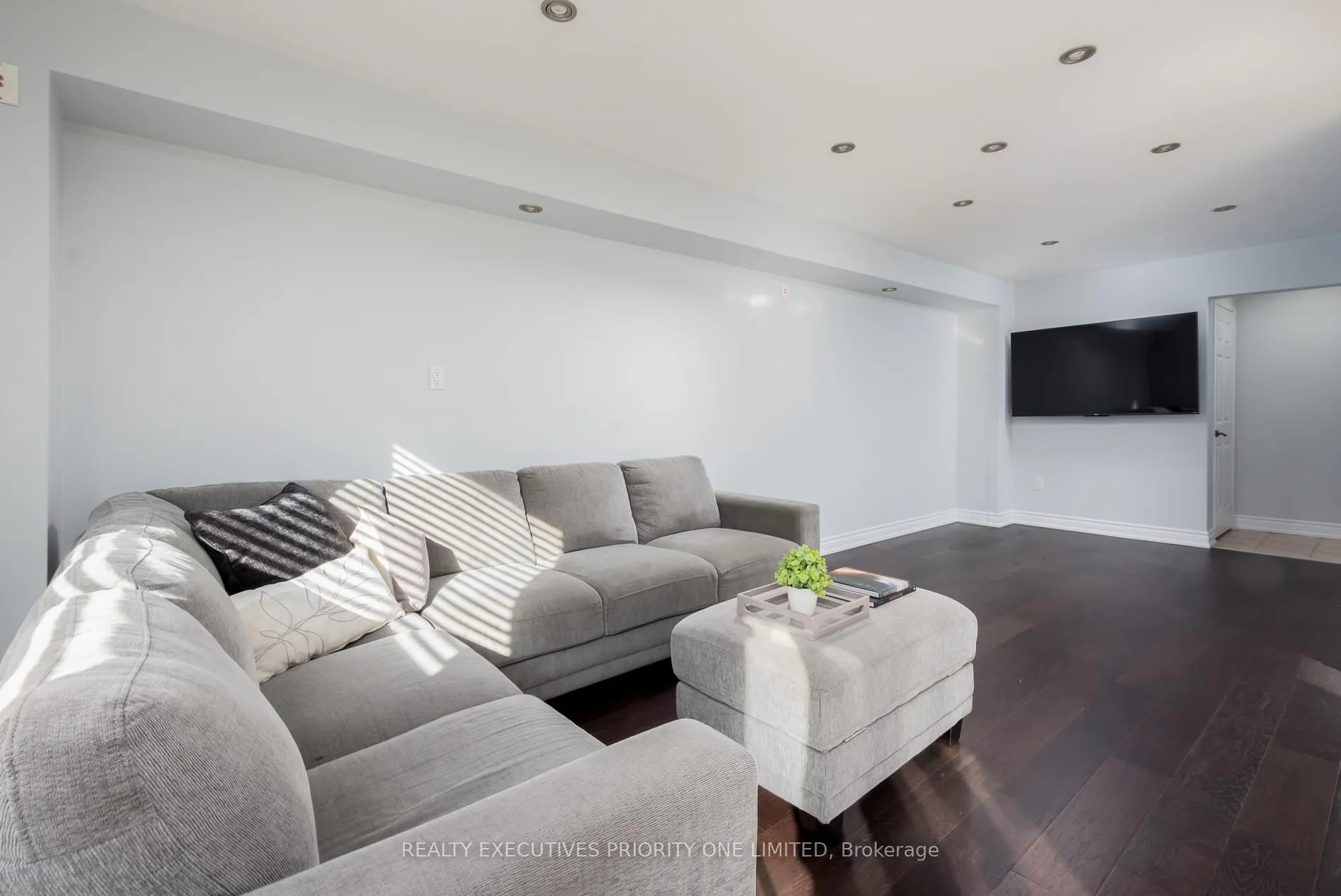Photo 5 of 82 Blackthorn Drive, Vaughan, Maple — HOMEH