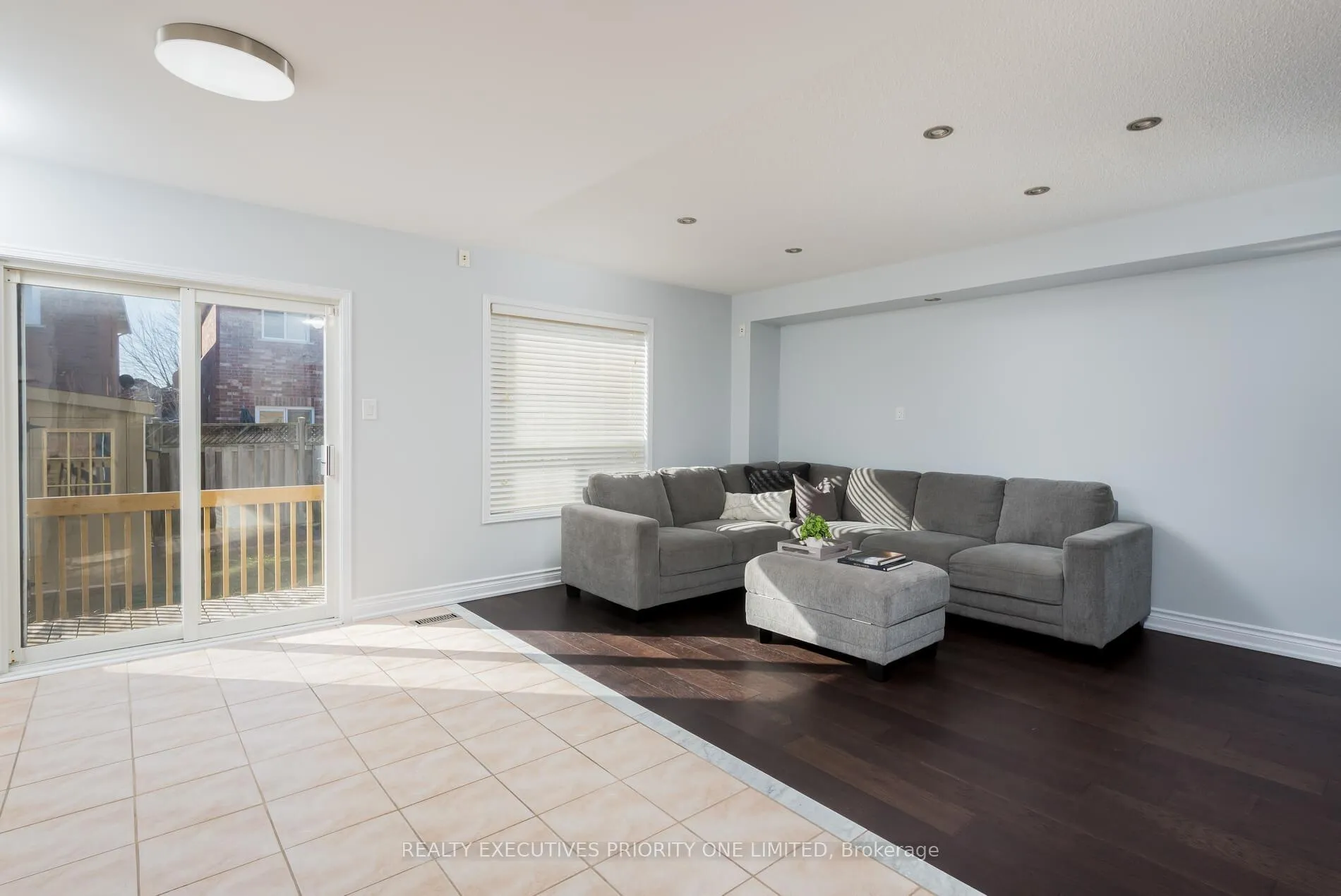 Photo 6 of 82 Blackthorn Drive, Vaughan, Maple — HOMEH
