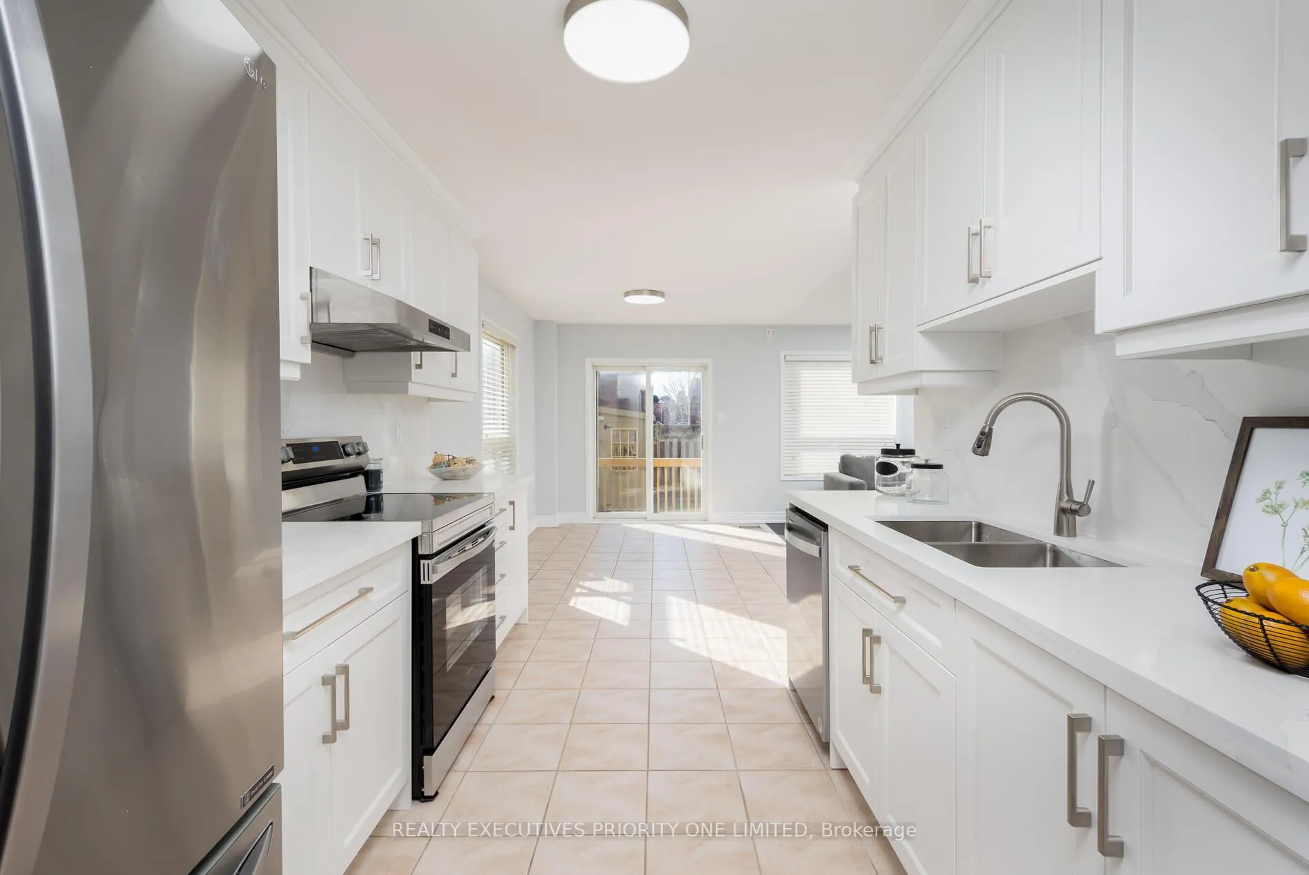 Photo 8 of 82 Blackthorn Drive, Vaughan, Maple — HOMEH