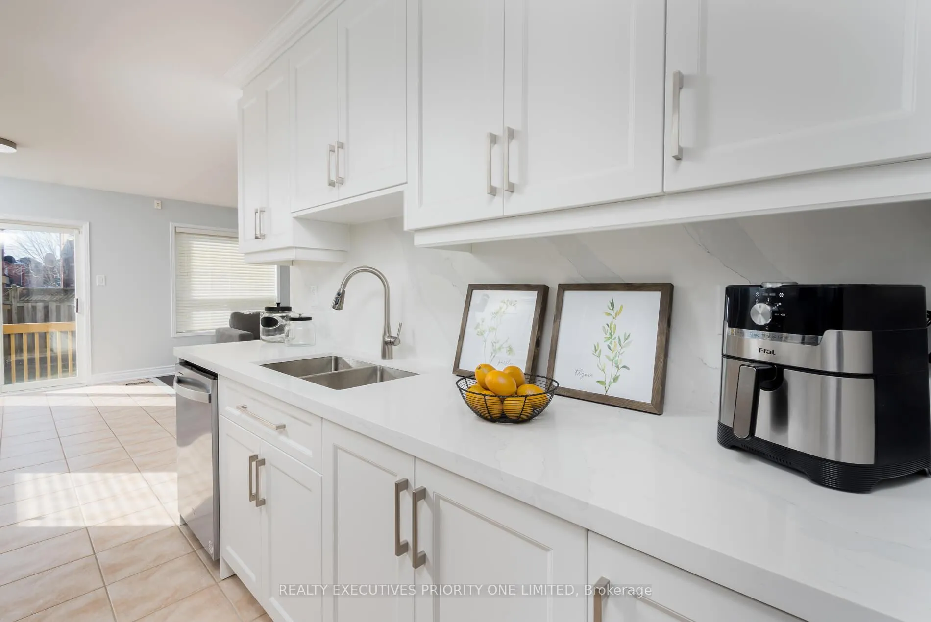 Photo 10 of 82 Blackthorn Drive, Vaughan, Maple — HOMEH