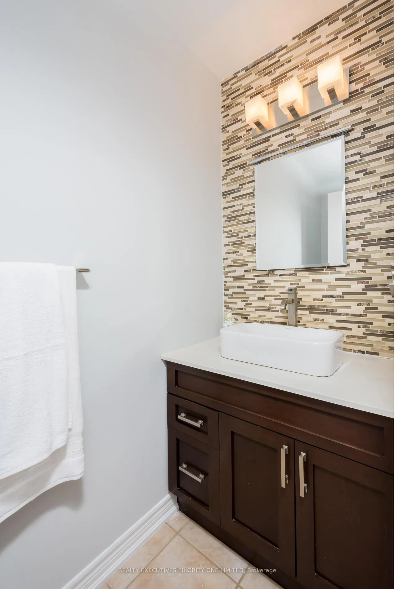 Photo 11 of 82 Blackthorn Drive, Vaughan, Maple — HOMEH