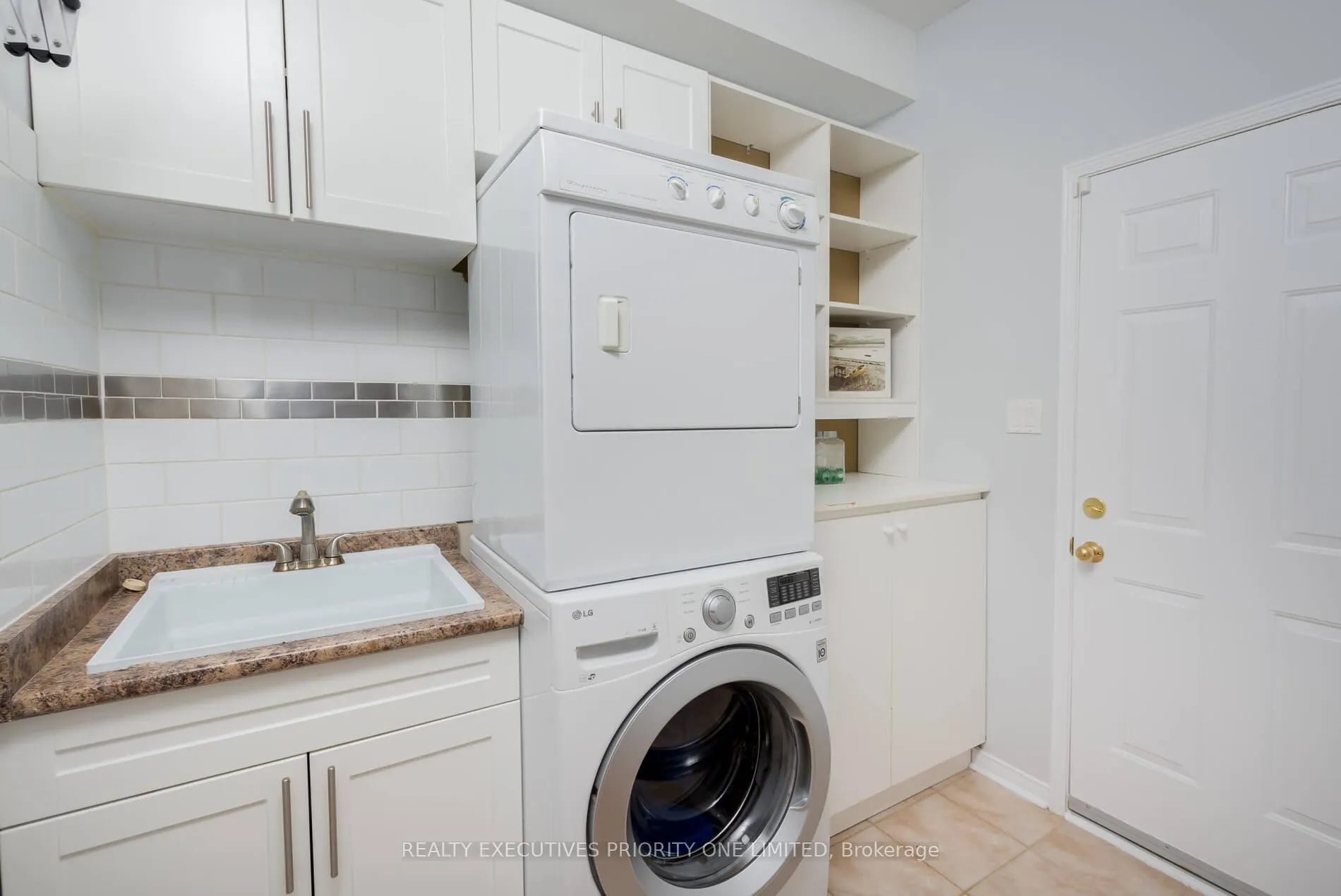 Photo 12 of 82 Blackthorn Drive, Vaughan, Maple — HOMEH
