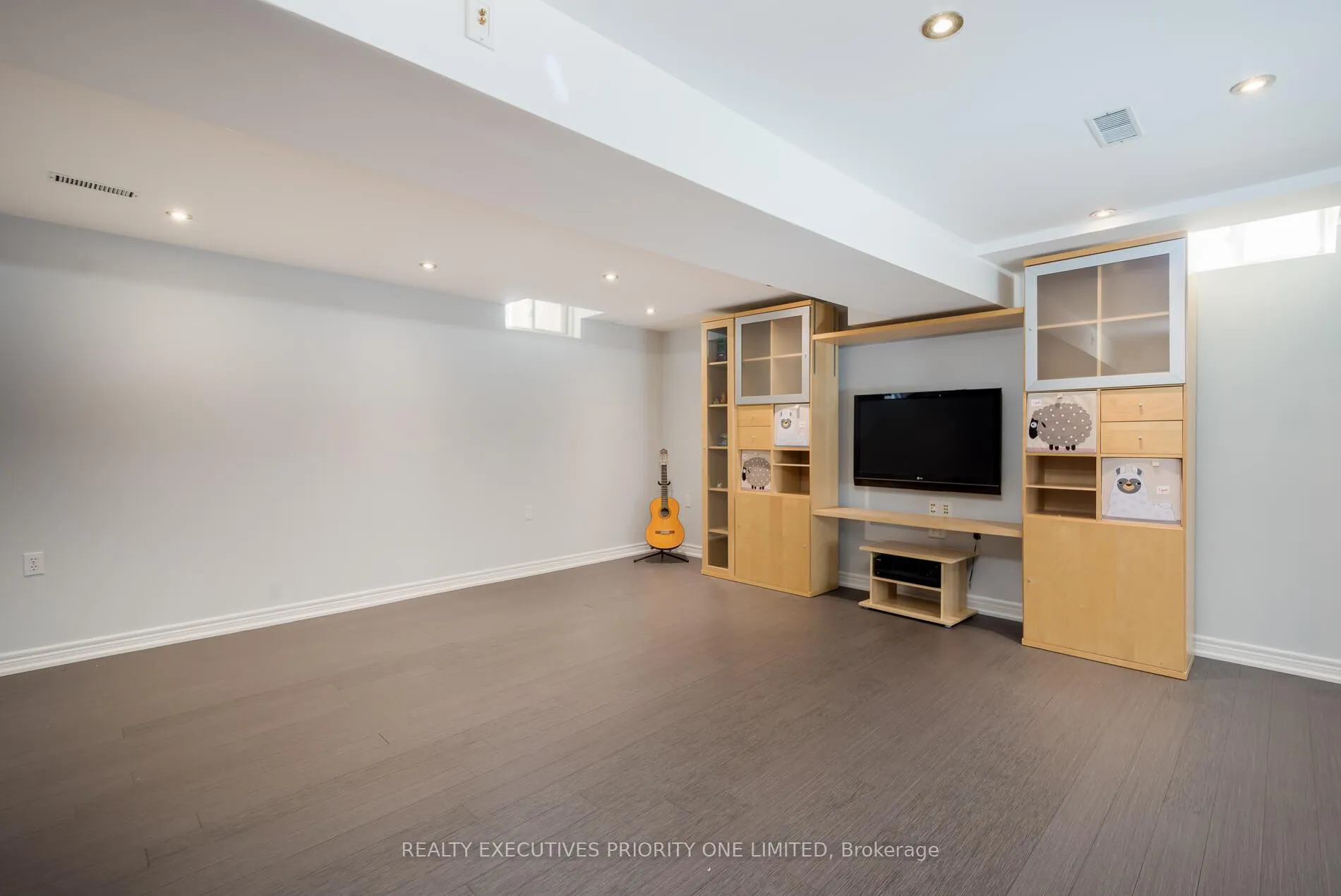 Photo 23 of 82 Blackthorn Drive, Vaughan, Maple — HOMEH