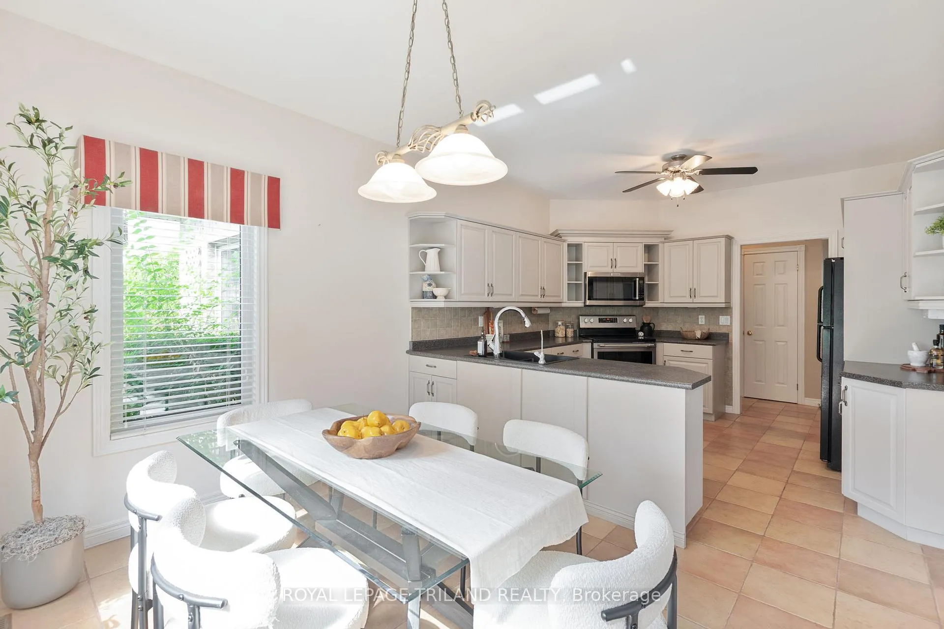 Photo 17 of 45 Stephen Moore Drive, Middlesex Centre, Kilworth — HOMEH