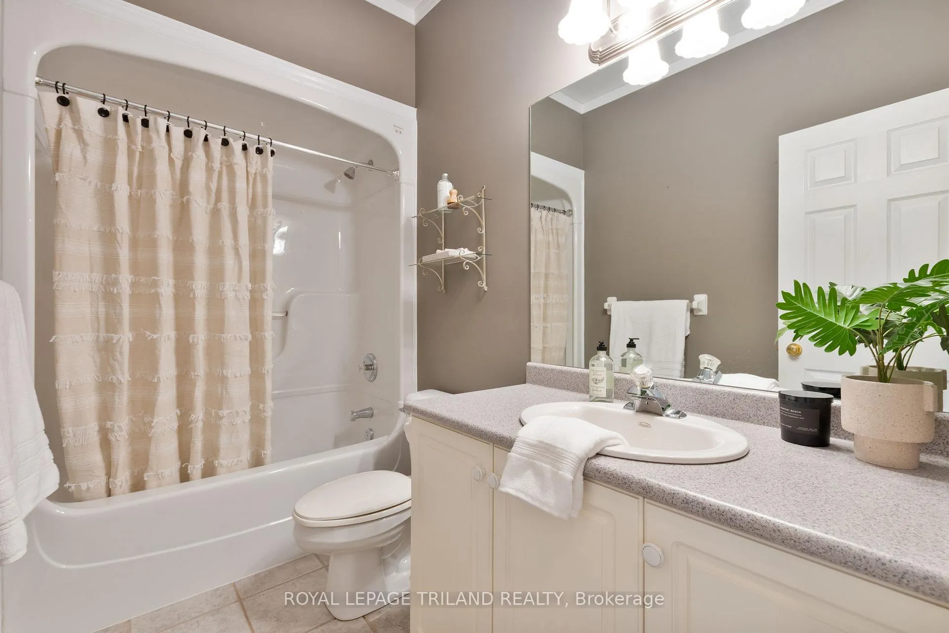 Photo 25 of 45 Stephen Moore Drive, Middlesex Centre, Kilworth — HOMEH