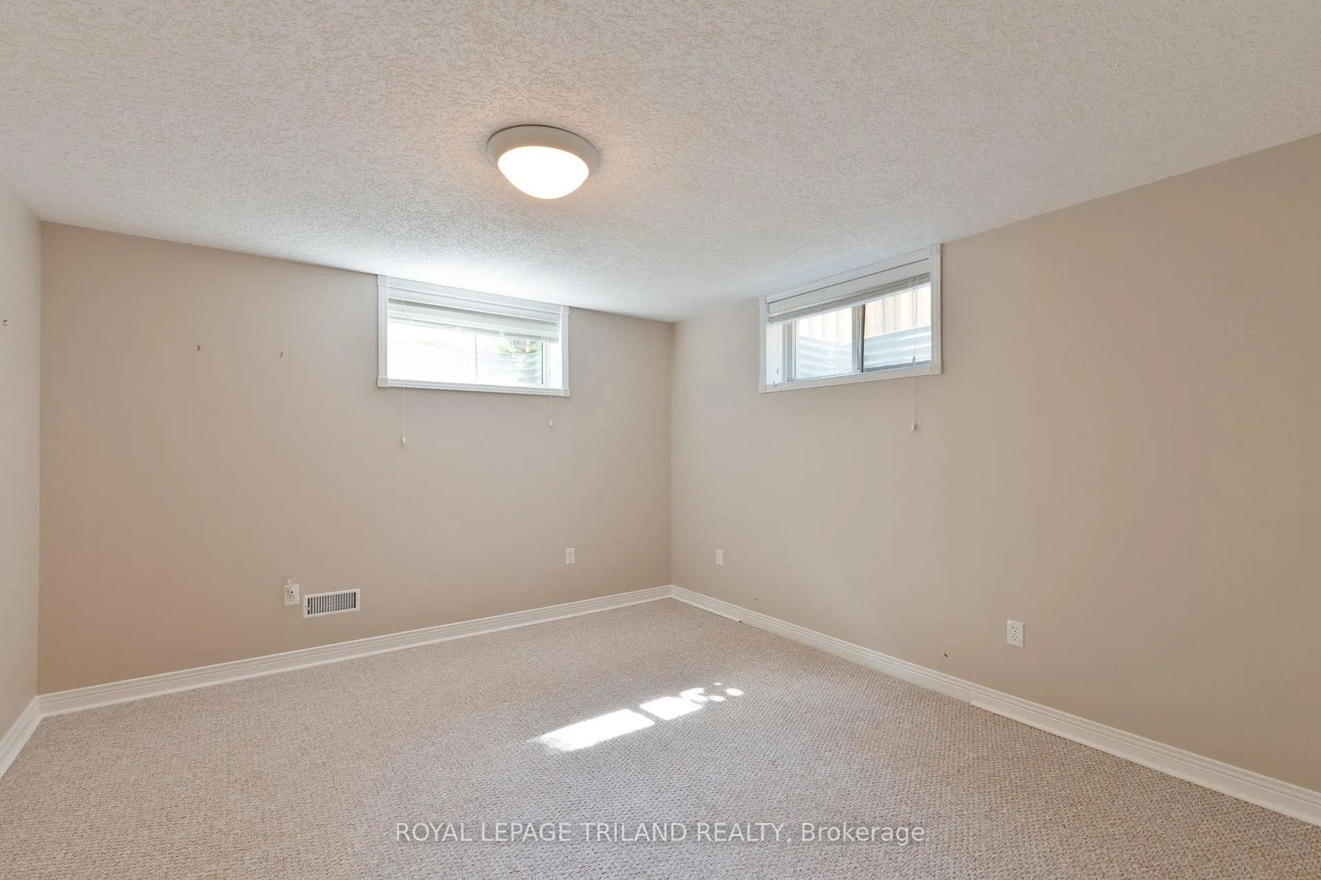Photo 32 of 45 Stephen Moore Drive, Middlesex Centre, Kilworth — HOMEH