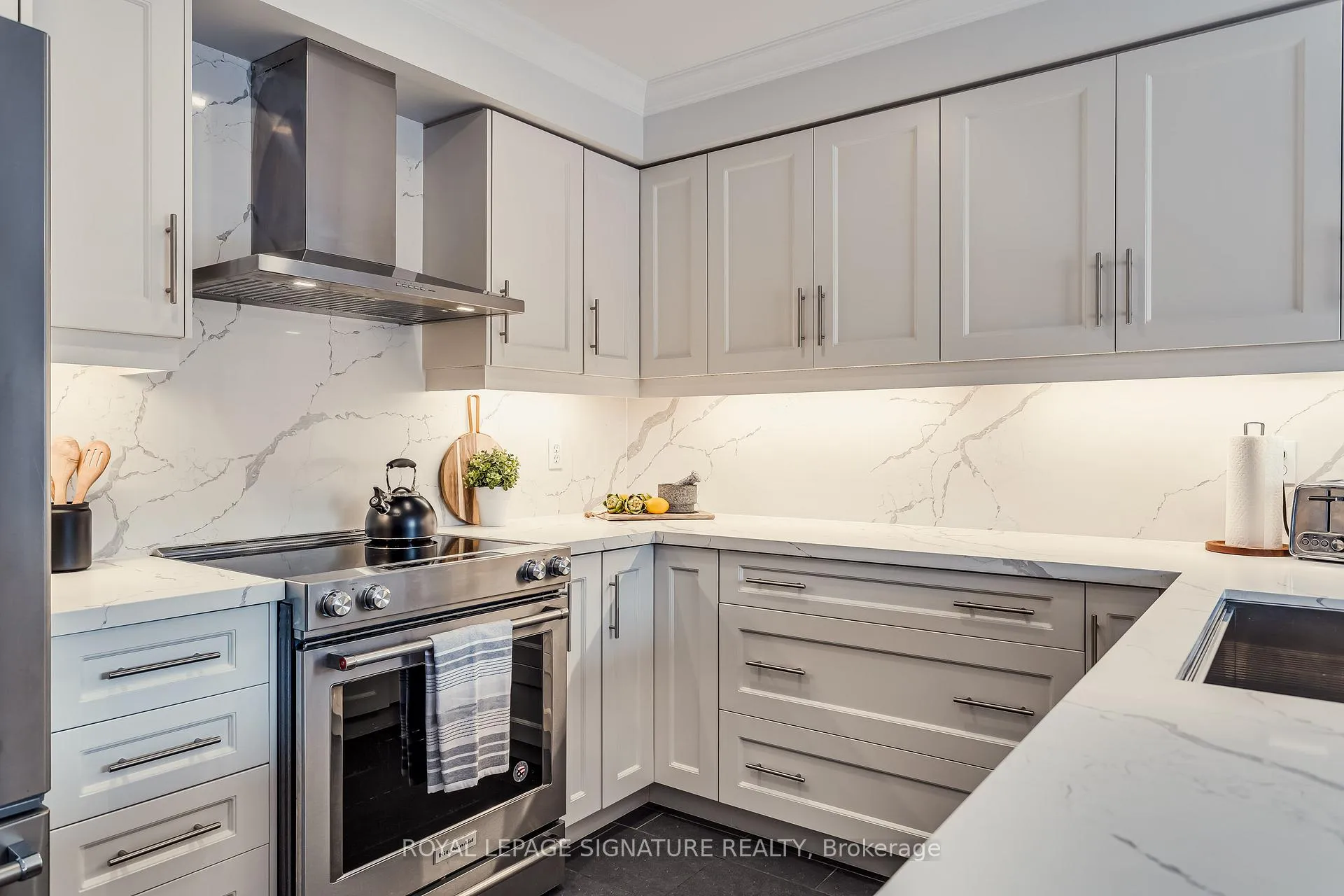 Photo 13 of 2 Valentine Place, Vaughan, Brownridge — HOMEH