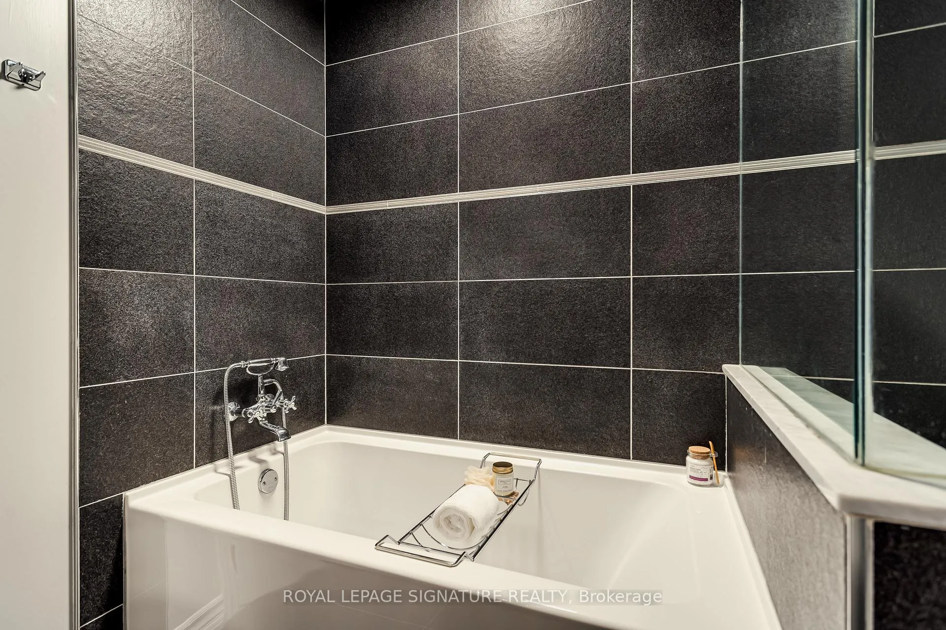 Photo 24 of 2 Valentine Place, Vaughan, Brownridge — HOMEH