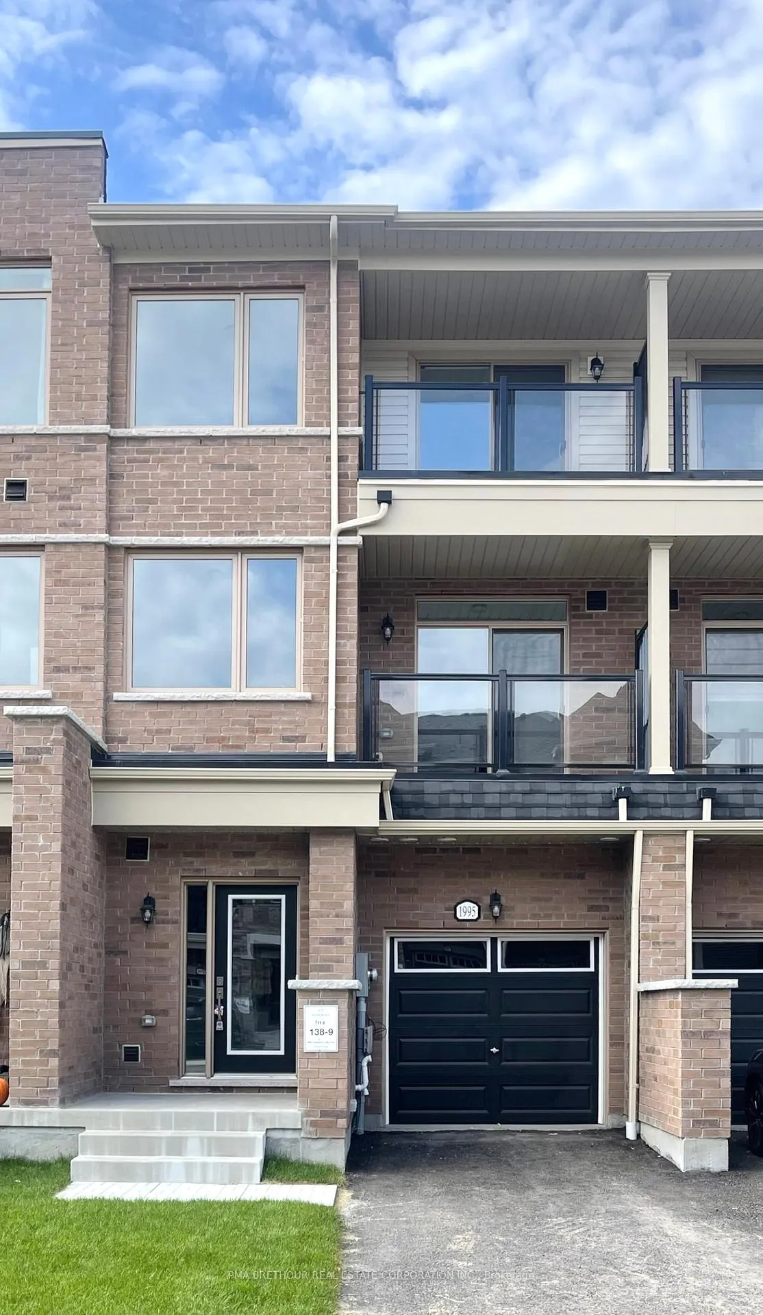 Front of 1995 Cameron Lott Crescent