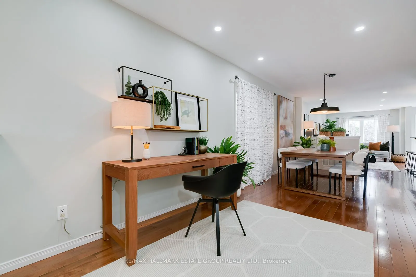Photo 3 of 647 Sunbird Trail, Pickering, Amberlea — HOMEH