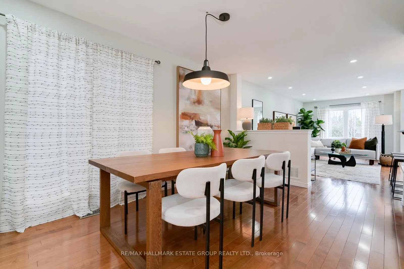 Photo 4 of 647 Sunbird Trail, Pickering, Amberlea — HOMEH