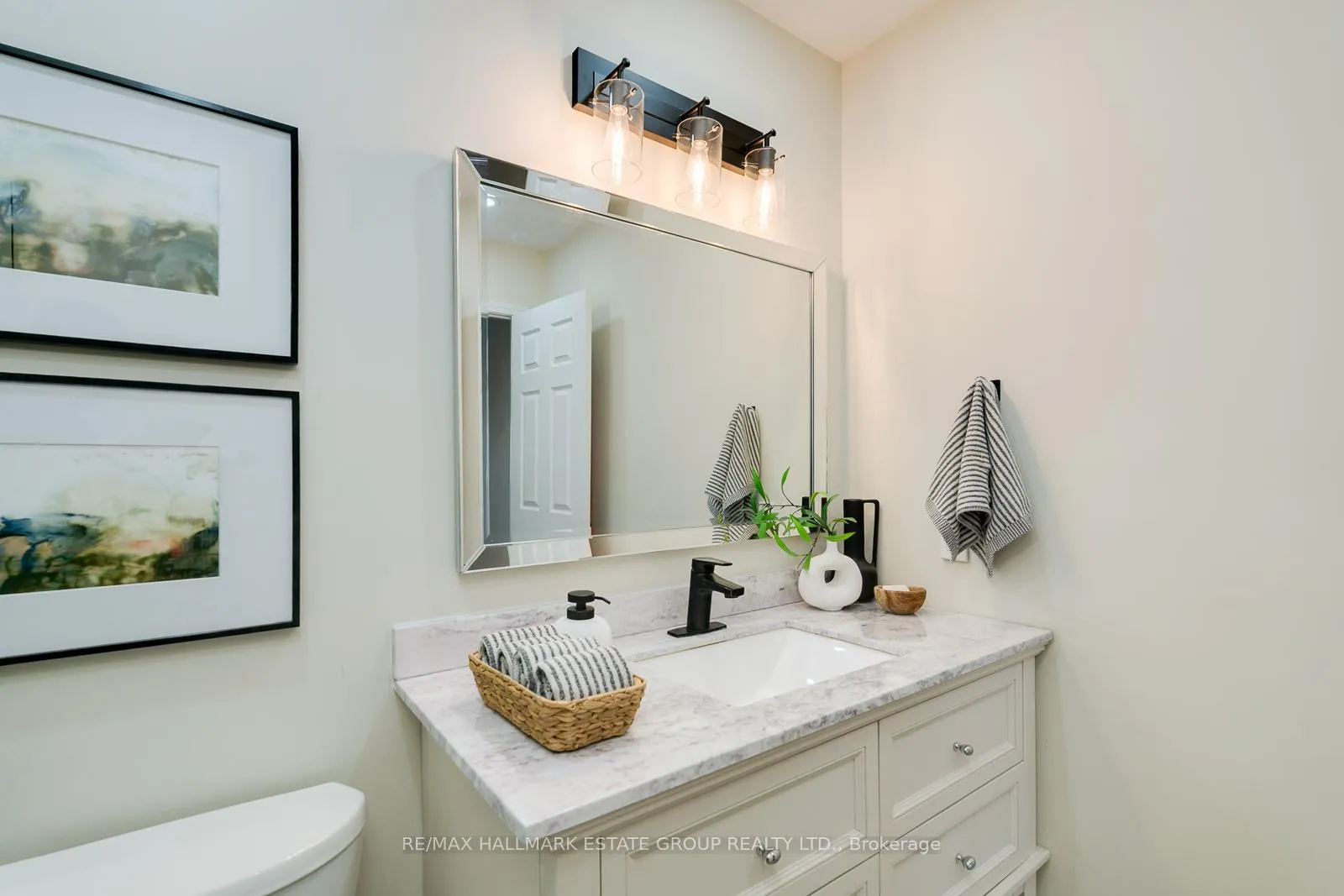 Photo 21 of 647 Sunbird Trail, Pickering, Amberlea — HOMEH