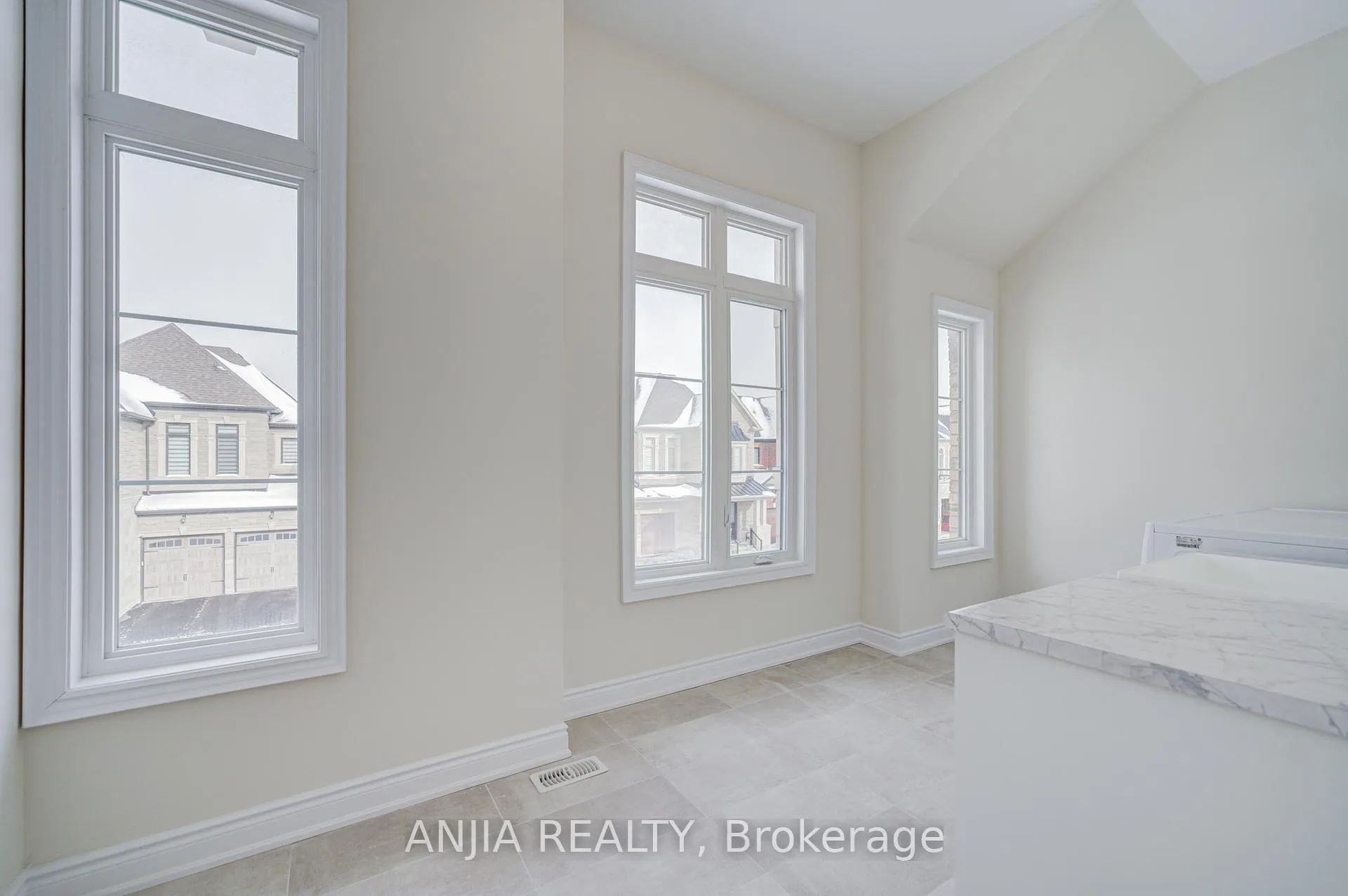 Photo 26 of 3428 Mosley Gate, Oakville, Glenorchy — HOMEH