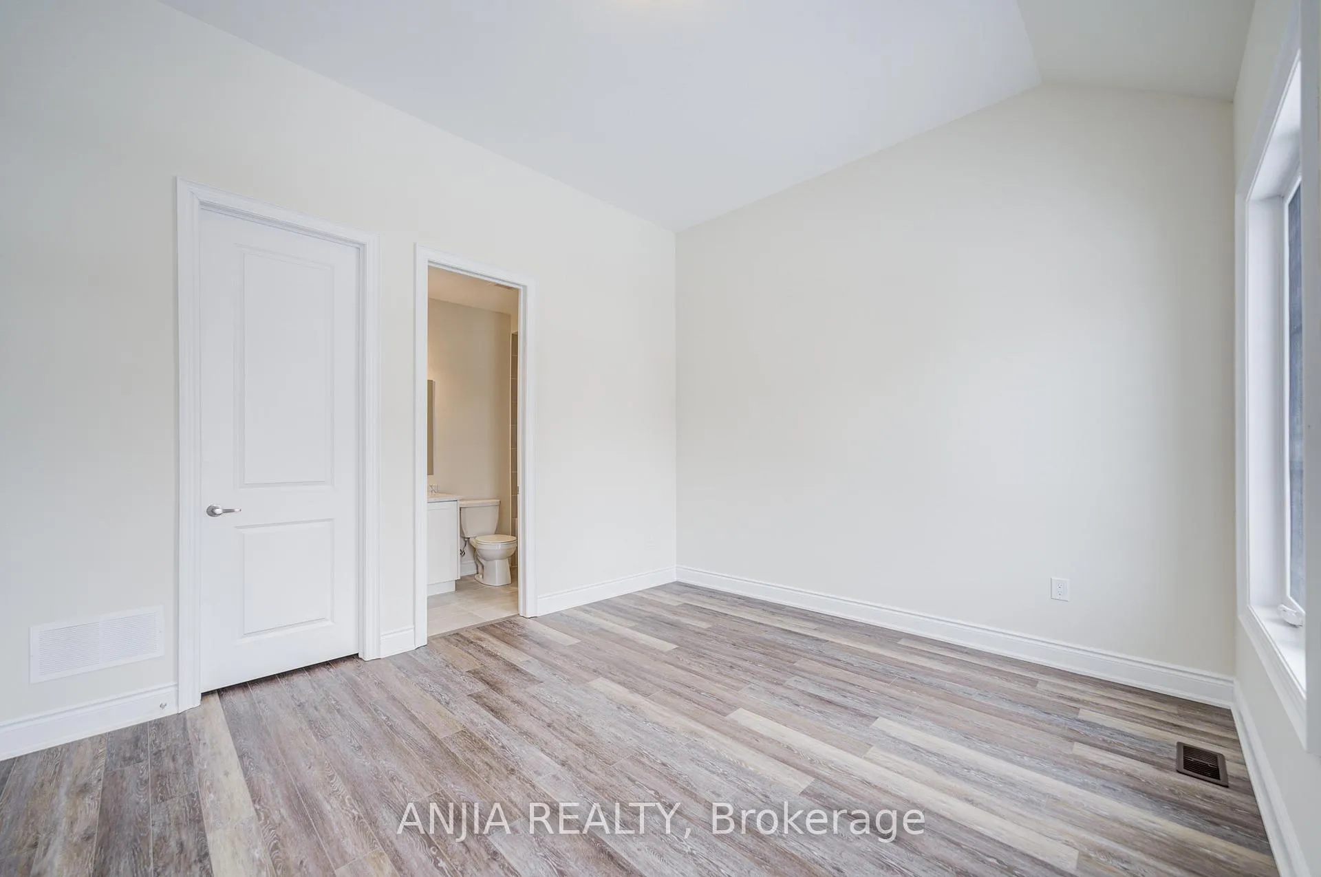 Photo 31 of 3428 Mosley Gate, Oakville, Glenorchy — HOMEH