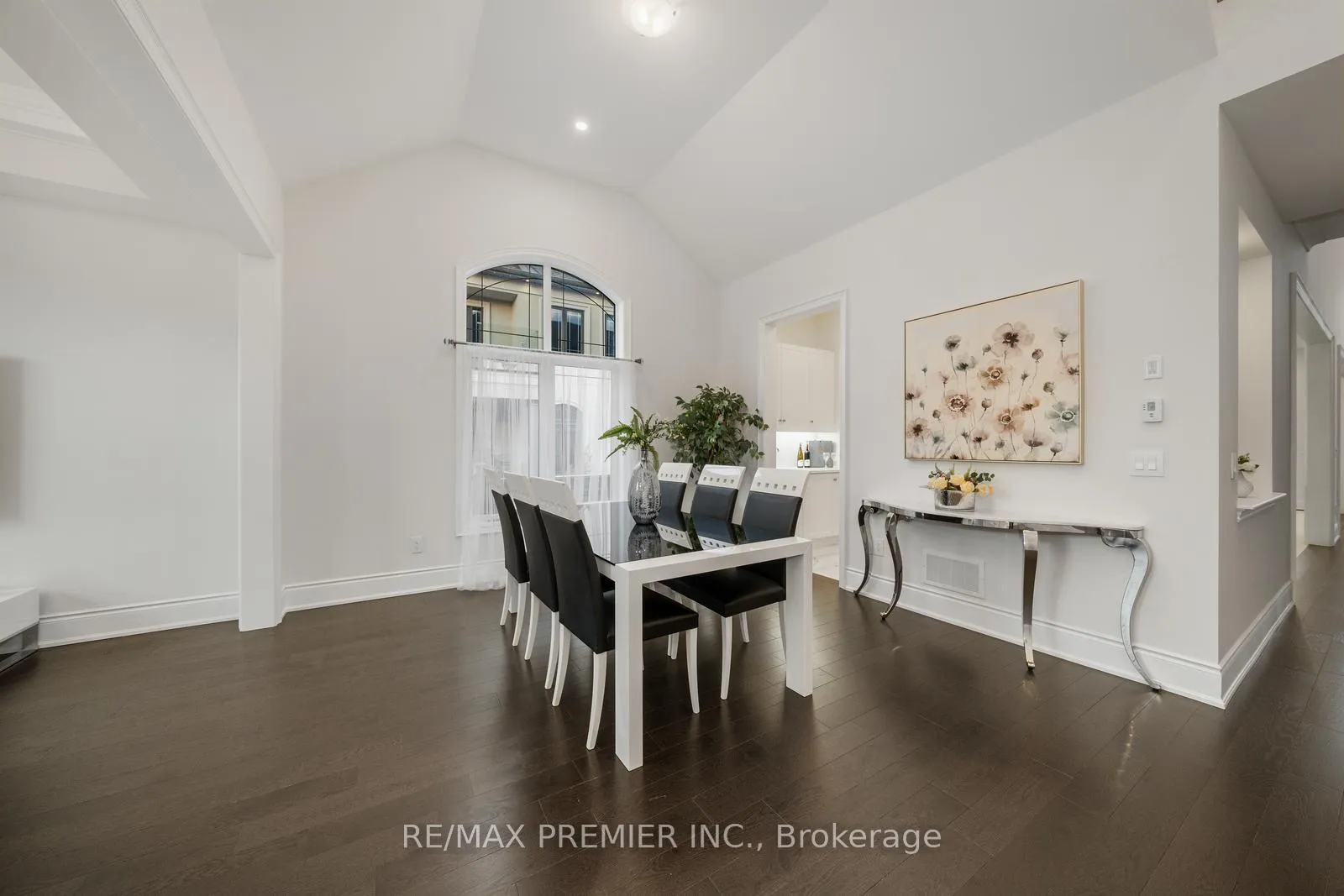 Photo 9 of 57 Appleyard Avenue, Vaughan, Kleinburg — HOMEH