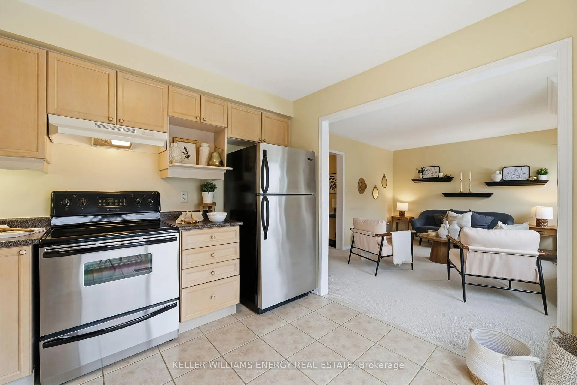 Photo 6 of 1375 Linstead Street, Oshawa, Taunton — HOMEH