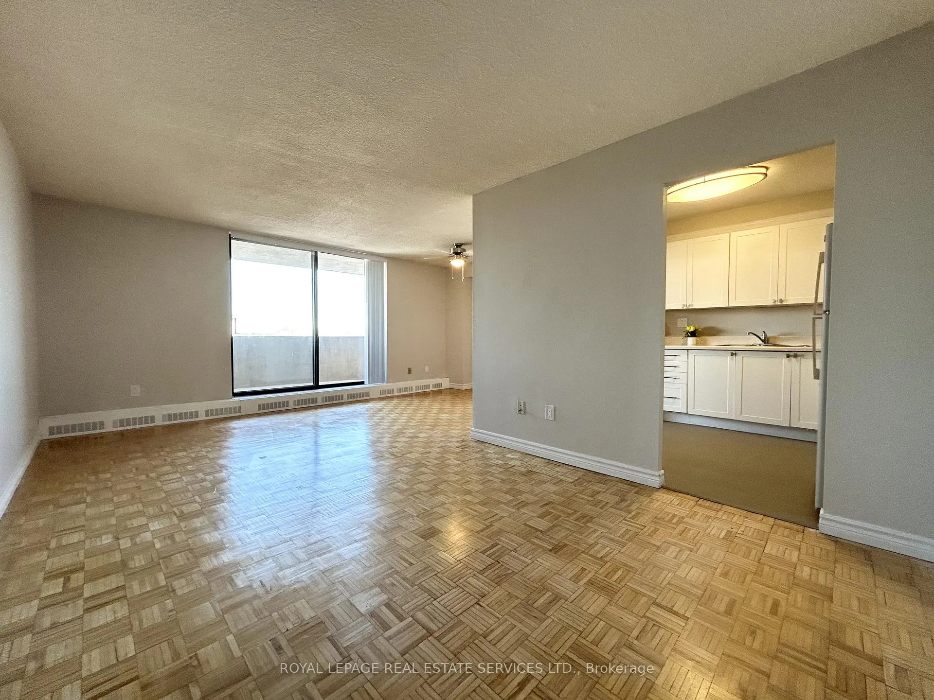 Photo 3 of Unit 809, 62 Park Avenue, Halton Hills, Georgetown — HOMEH