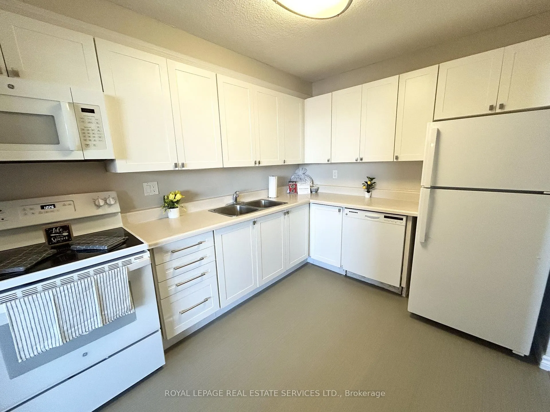 Photo 5 of Unit 809, 62 Park Avenue, Halton Hills, Georgetown — HOMEH