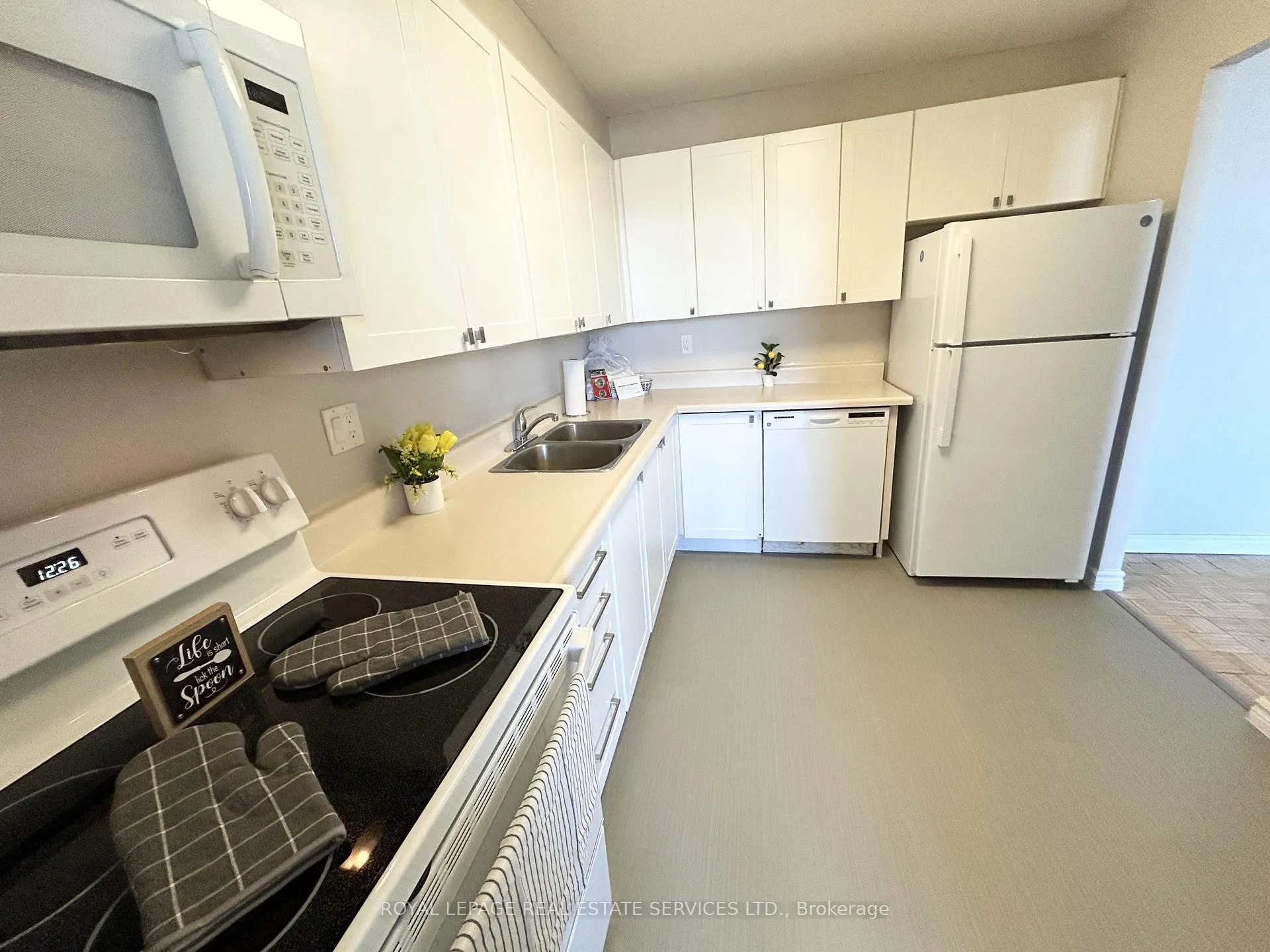 Photo 6 of Unit 809, 62 Park Avenue, Halton Hills, Georgetown — HOMEH