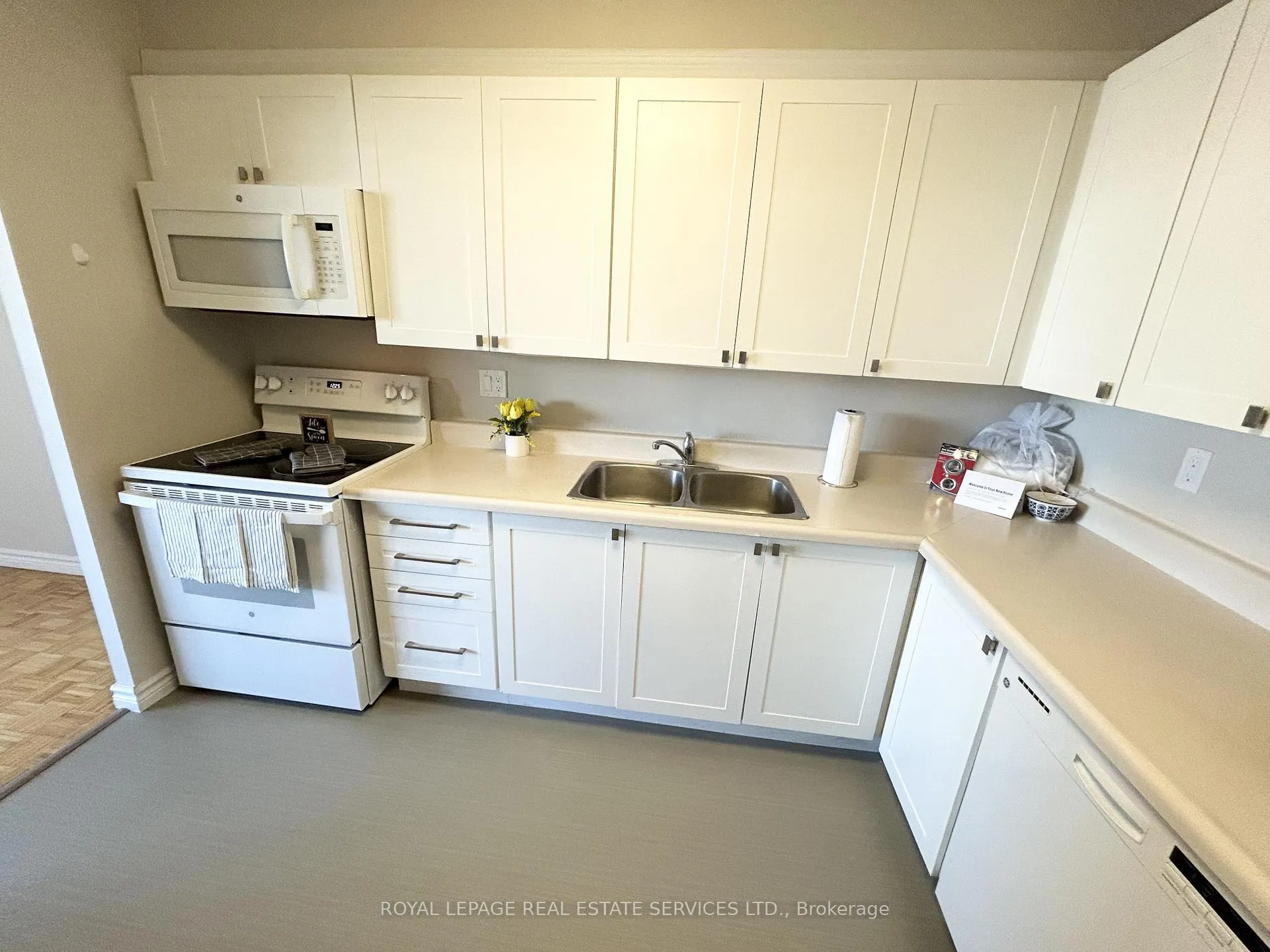Photo 7 of Unit 809, 62 Park Avenue, Halton Hills, Georgetown — HOMEH