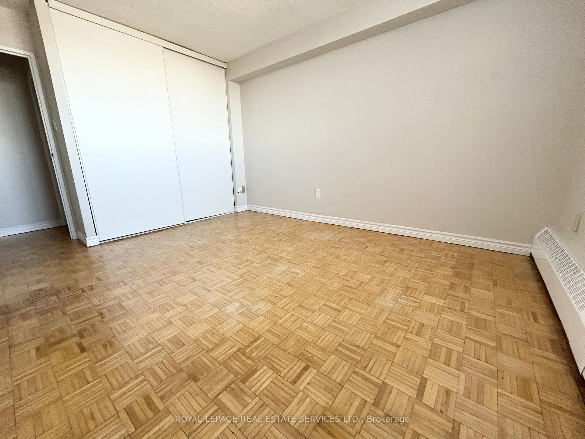Photo 8 of Unit 809, 62 Park Avenue, Halton Hills, Georgetown — HOMEH
