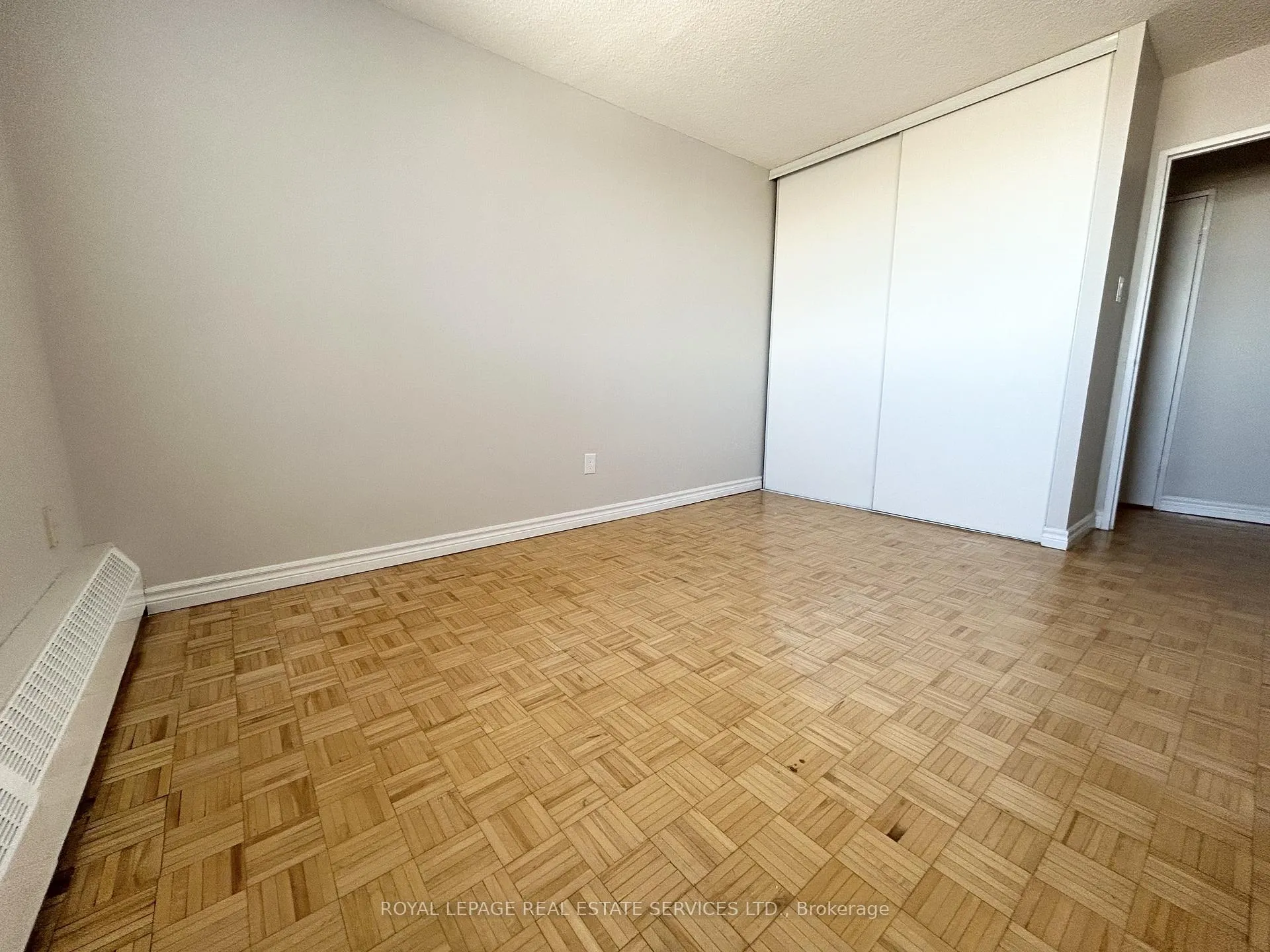Photo 11 of Unit 809, 62 Park Avenue, Halton Hills, Georgetown — HOMEH