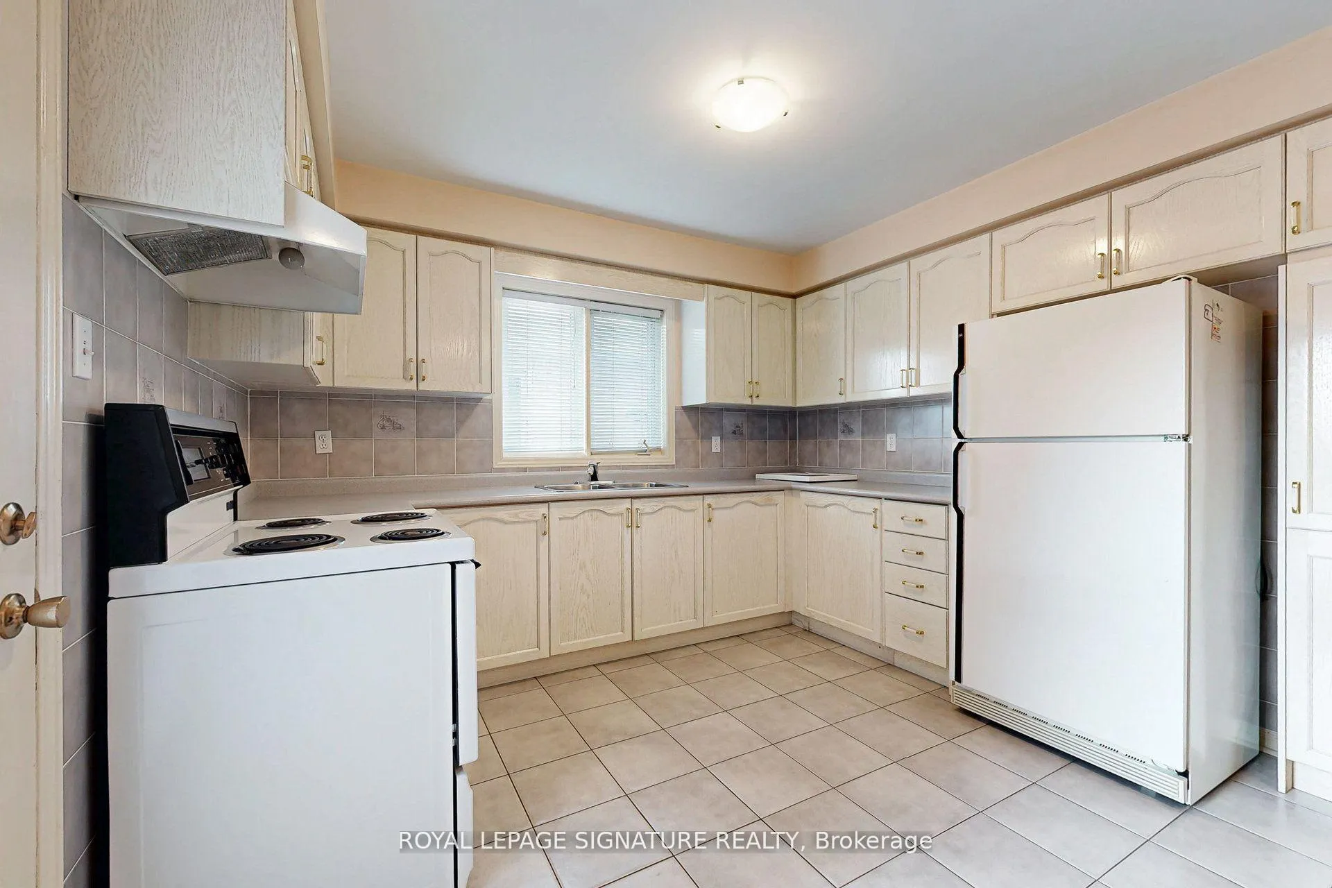 Photo 17 of 65 Gates Road, Vaughan, West Woodbridge — HOMEH