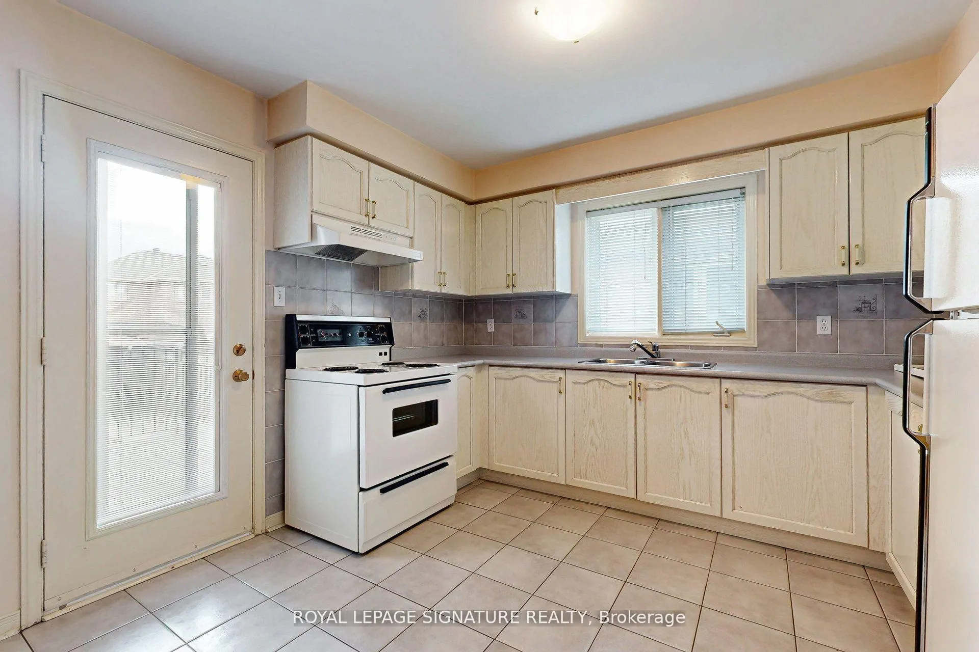 Photo 19 of 65 Gates Road, Vaughan, West Woodbridge — HOMEH
