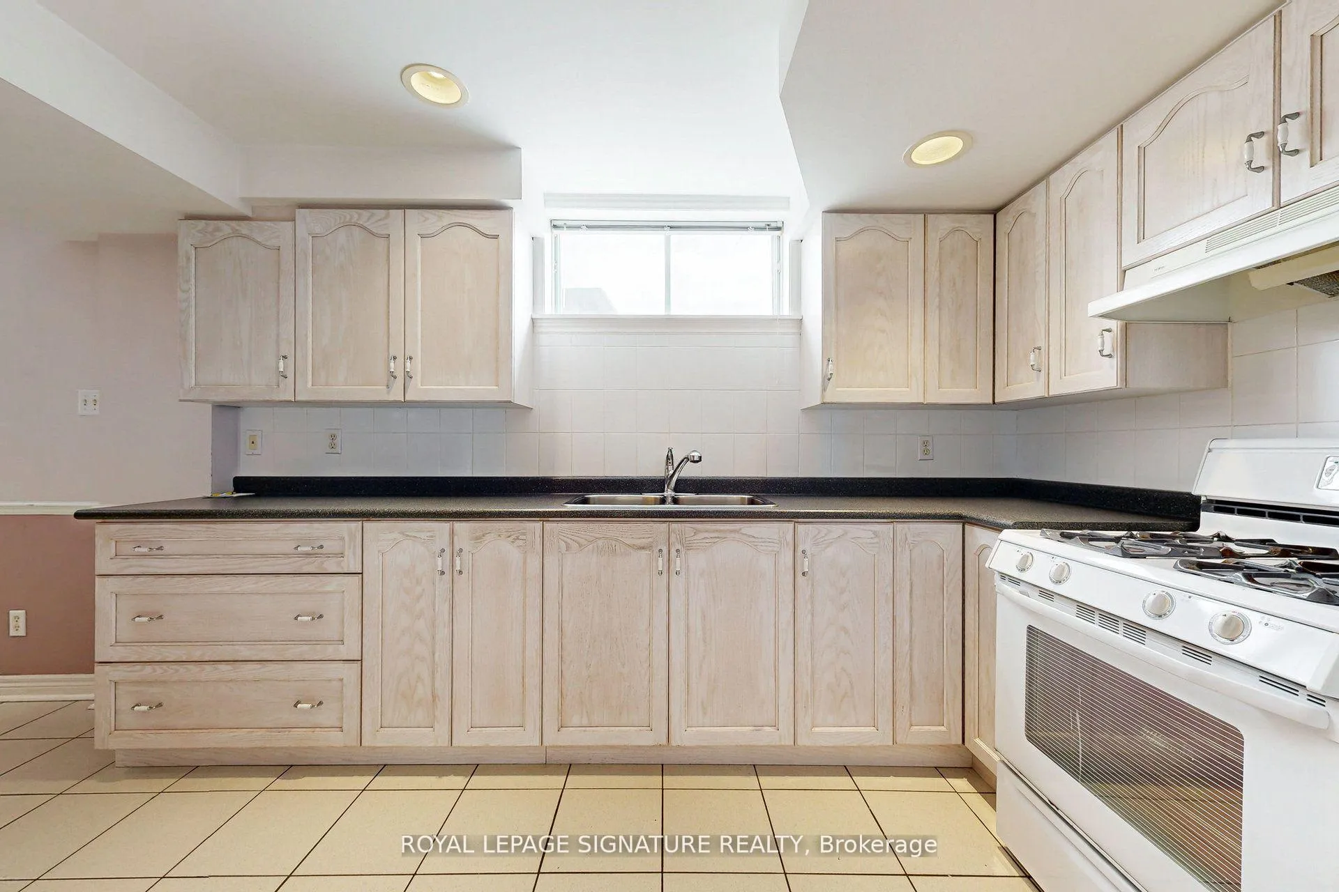 Photo 31 of 65 Gates Road, Vaughan, West Woodbridge — HOMEH
