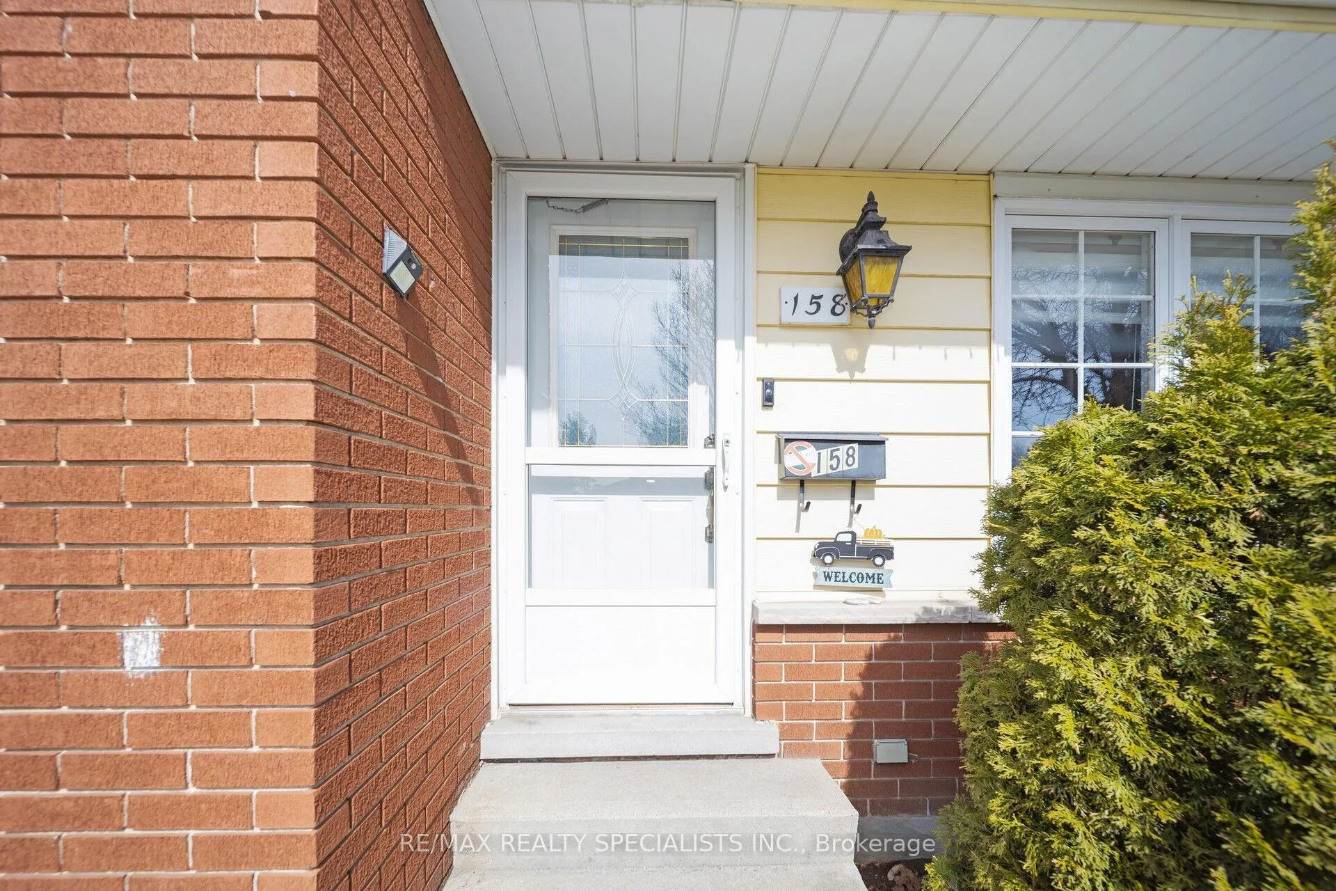 Photo 2 of 158 Hickson Drive, Kitchener — HOMEH