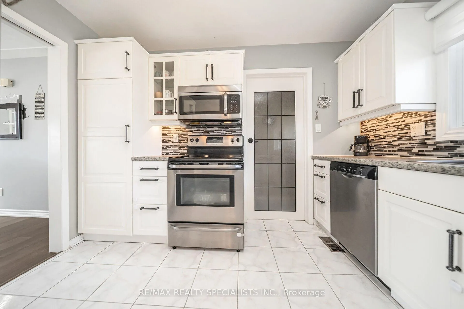 Photo 10 of 158 Hickson Drive, Kitchener — HOMEH