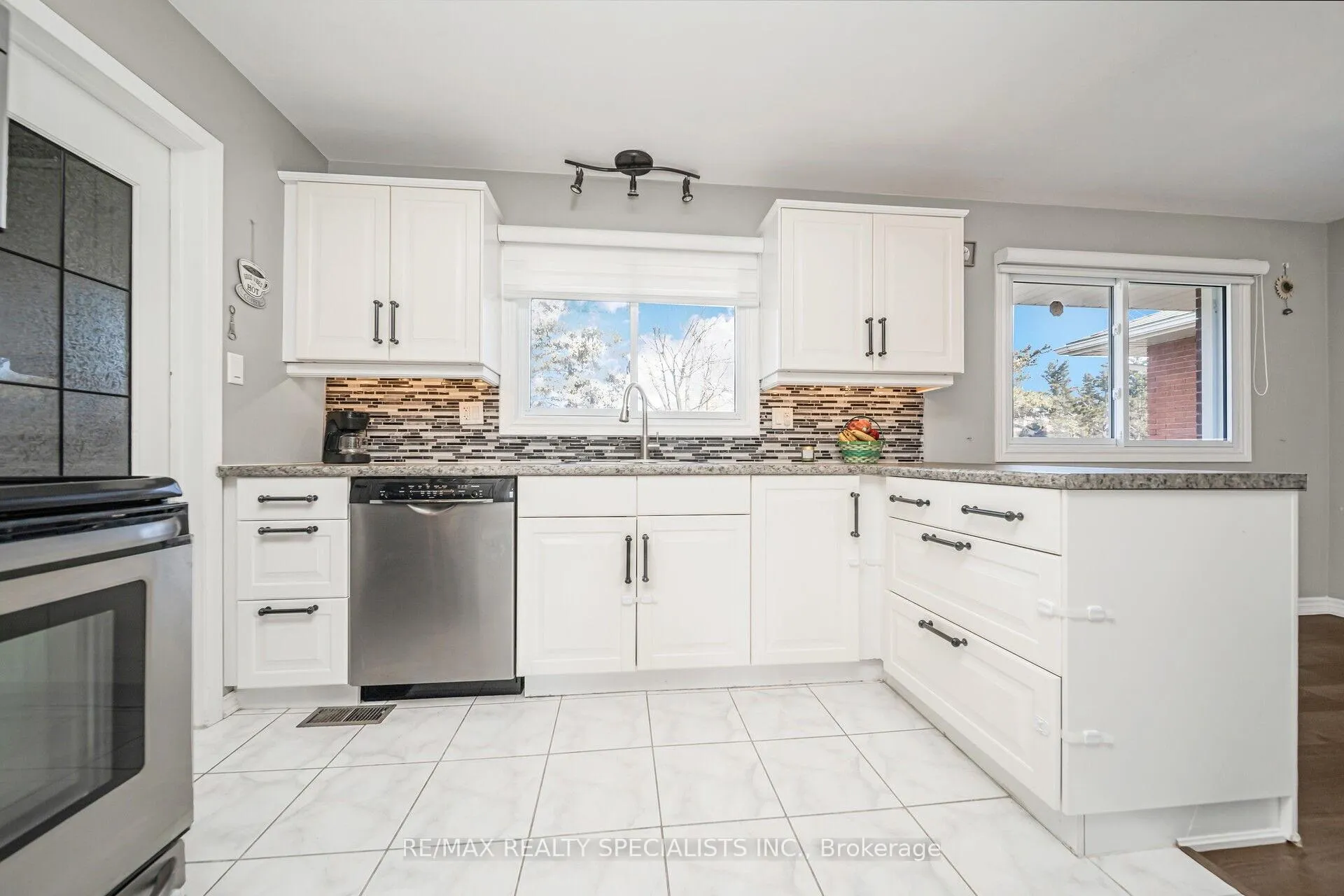 Photo 13 of 158 Hickson Drive, Kitchener — HOMEH