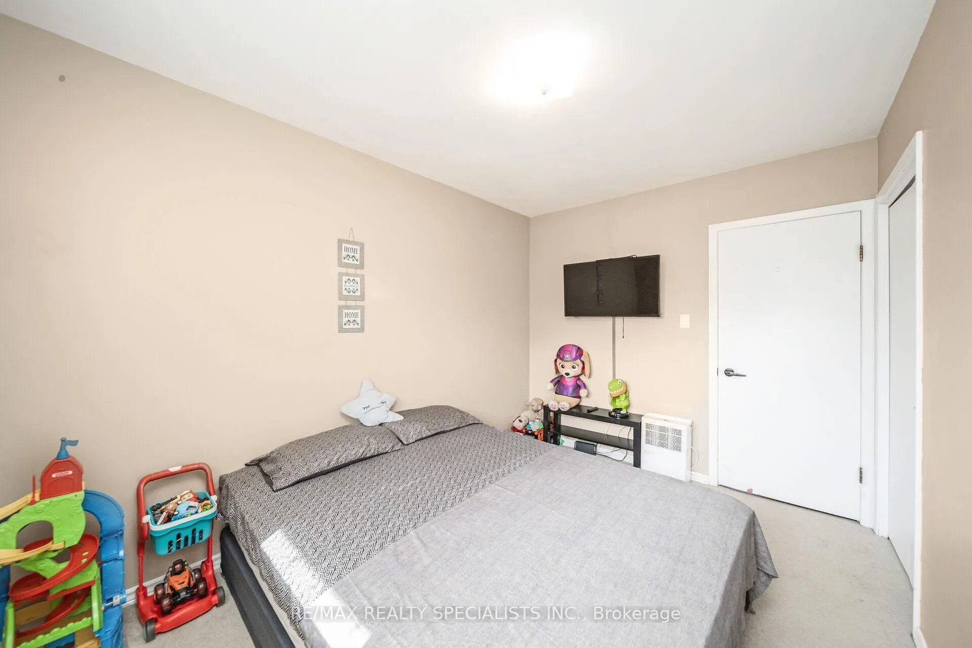 Photo 32 of 158 Hickson Drive, Kitchener — HOMEH