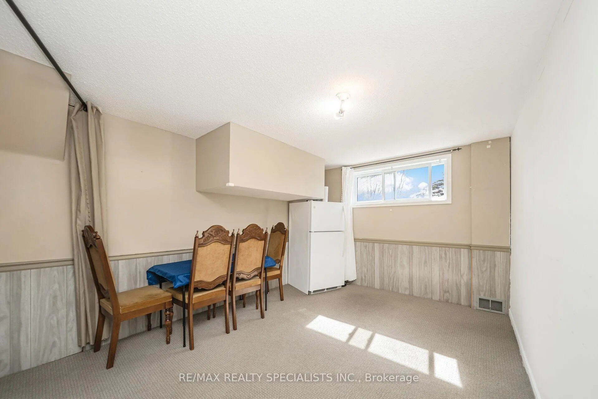 Photo 36 of 158 Hickson Drive, Kitchener — HOMEH