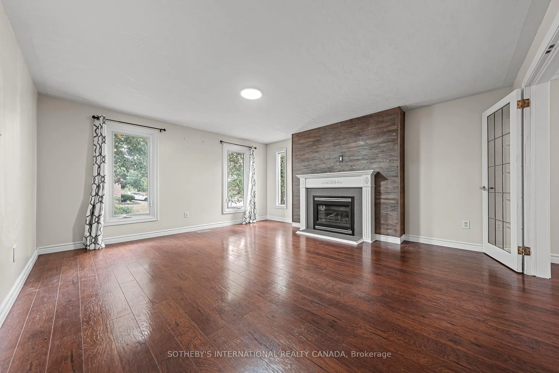 Photo 4 of 154 Covington Crescent, Kitchener — HOMEH