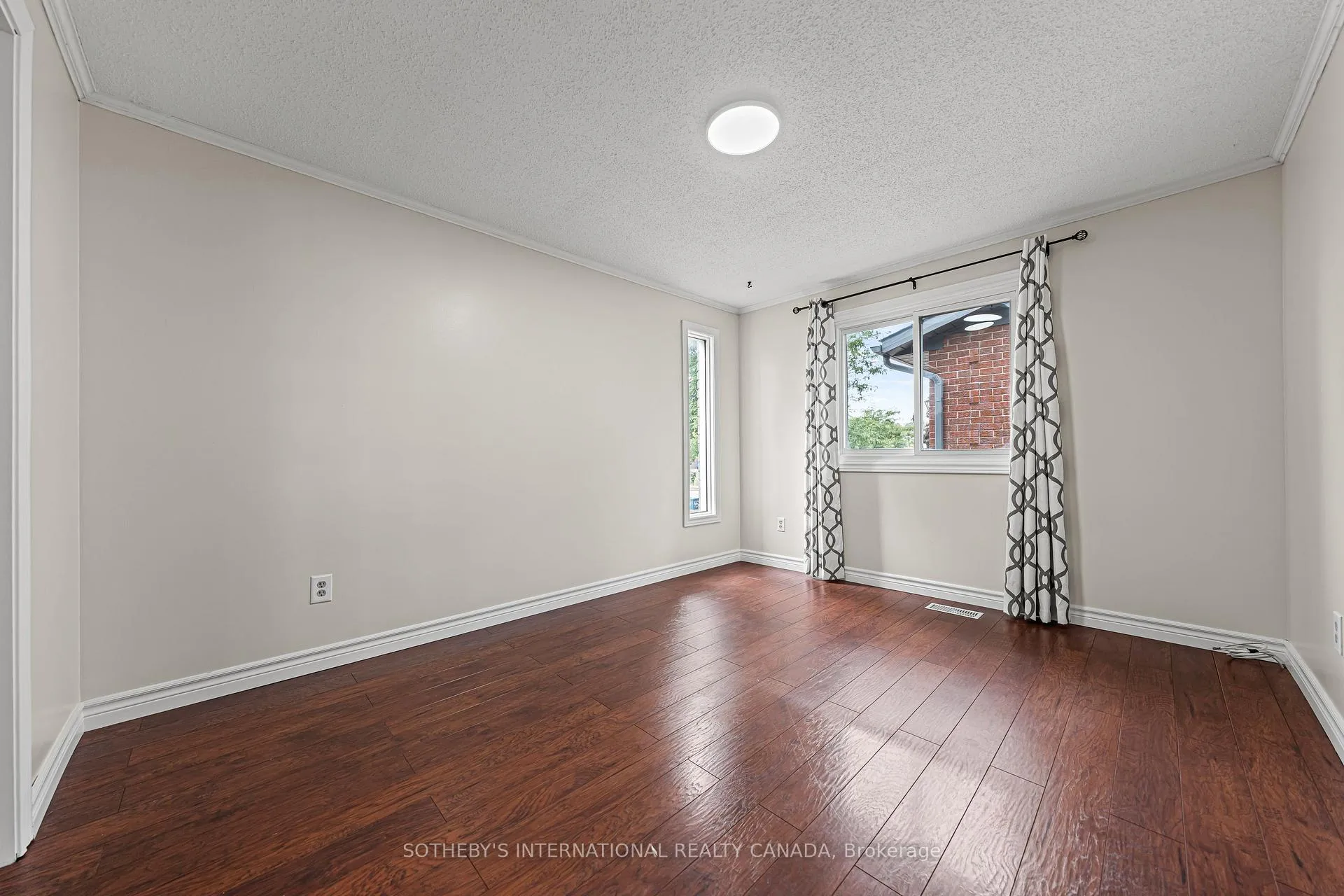 Photo 9 of 154 Covington Crescent, Kitchener — HOMEH