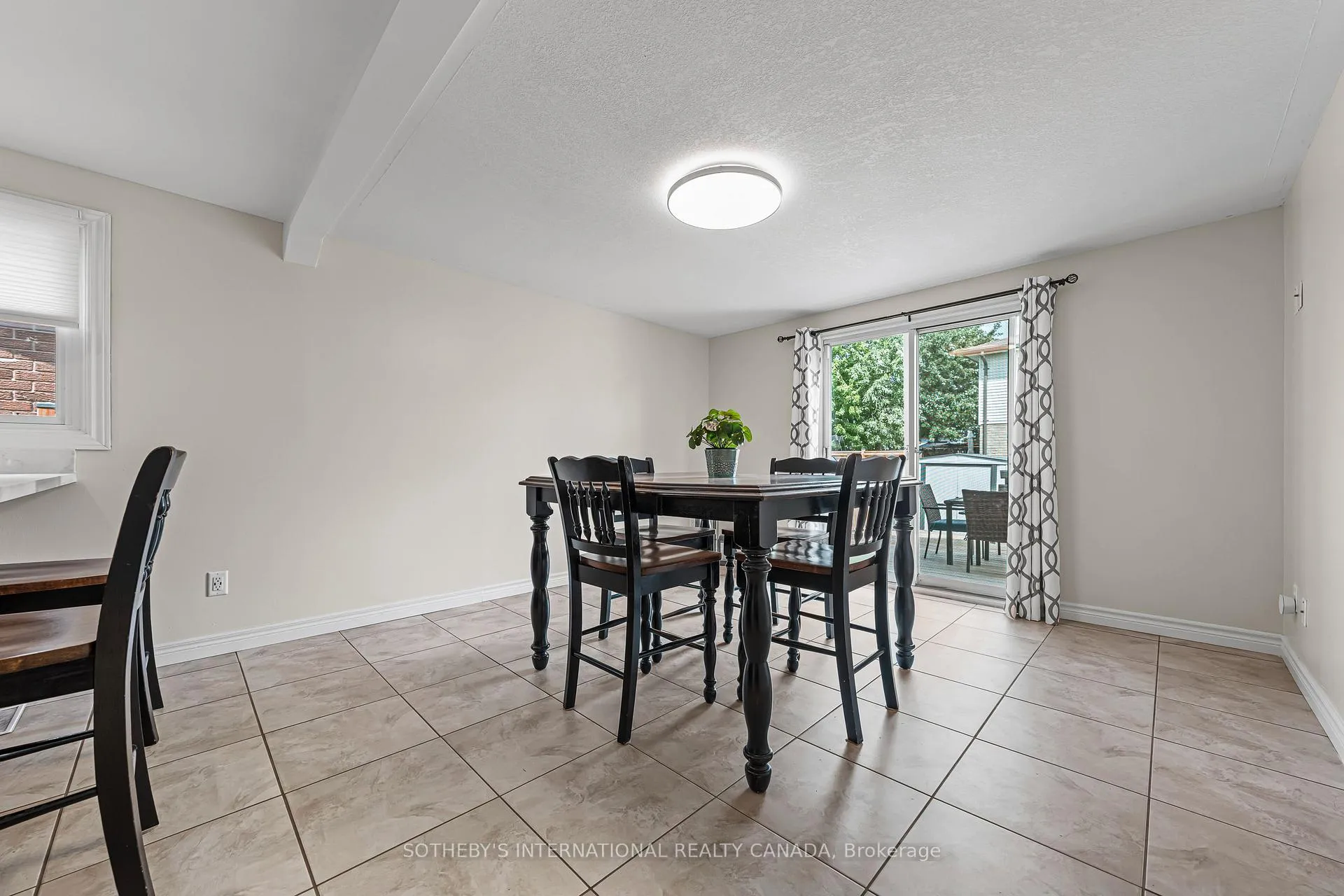 Photo 20 of 154 Covington Crescent, Kitchener — HOMEH