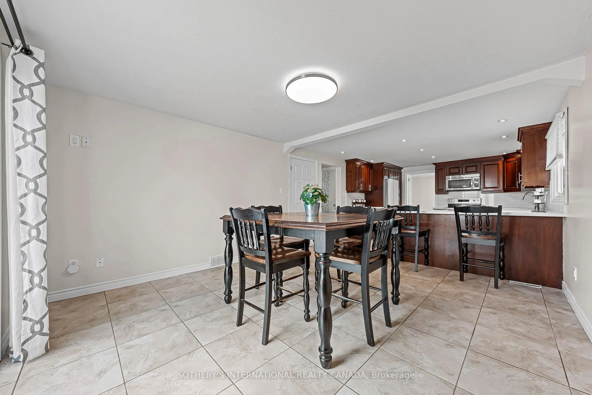 Photo 21 of 154 Covington Crescent, Kitchener — HOMEH