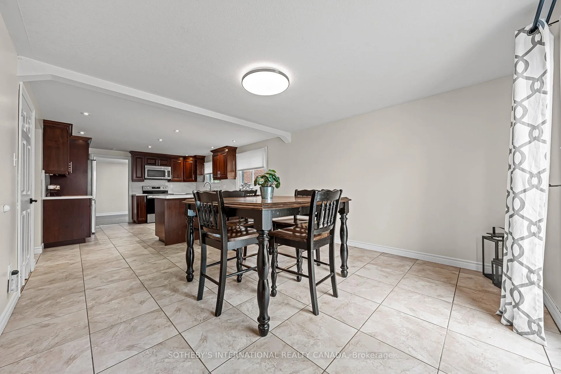 Photo 22 of 154 Covington Crescent, Kitchener — HOMEH