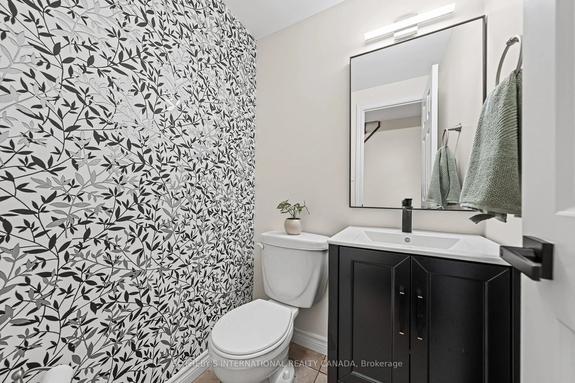Photo 23 of 154 Covington Crescent, Kitchener — HOMEH
