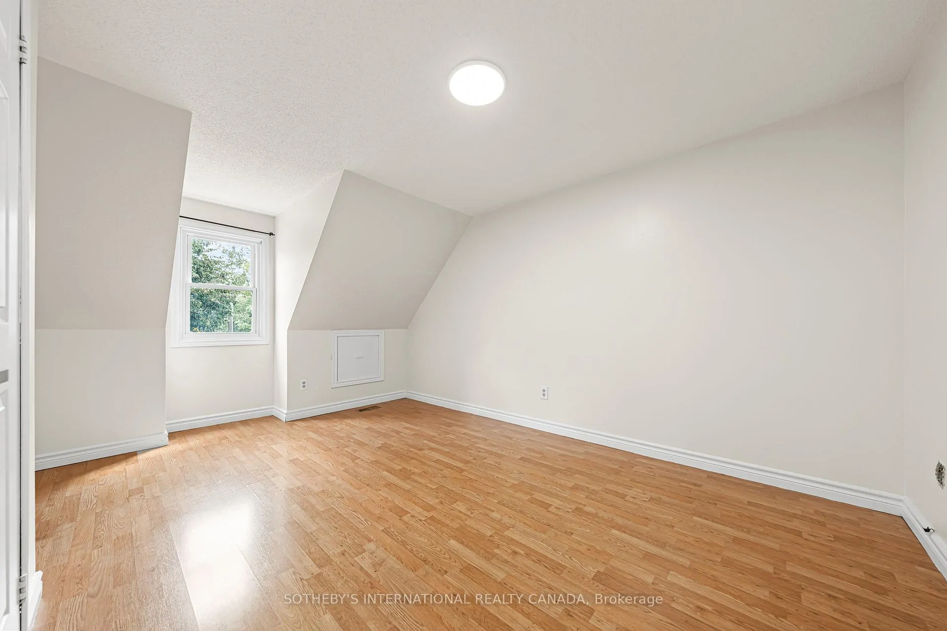 Photo 33 of 154 Covington Crescent, Kitchener — HOMEH