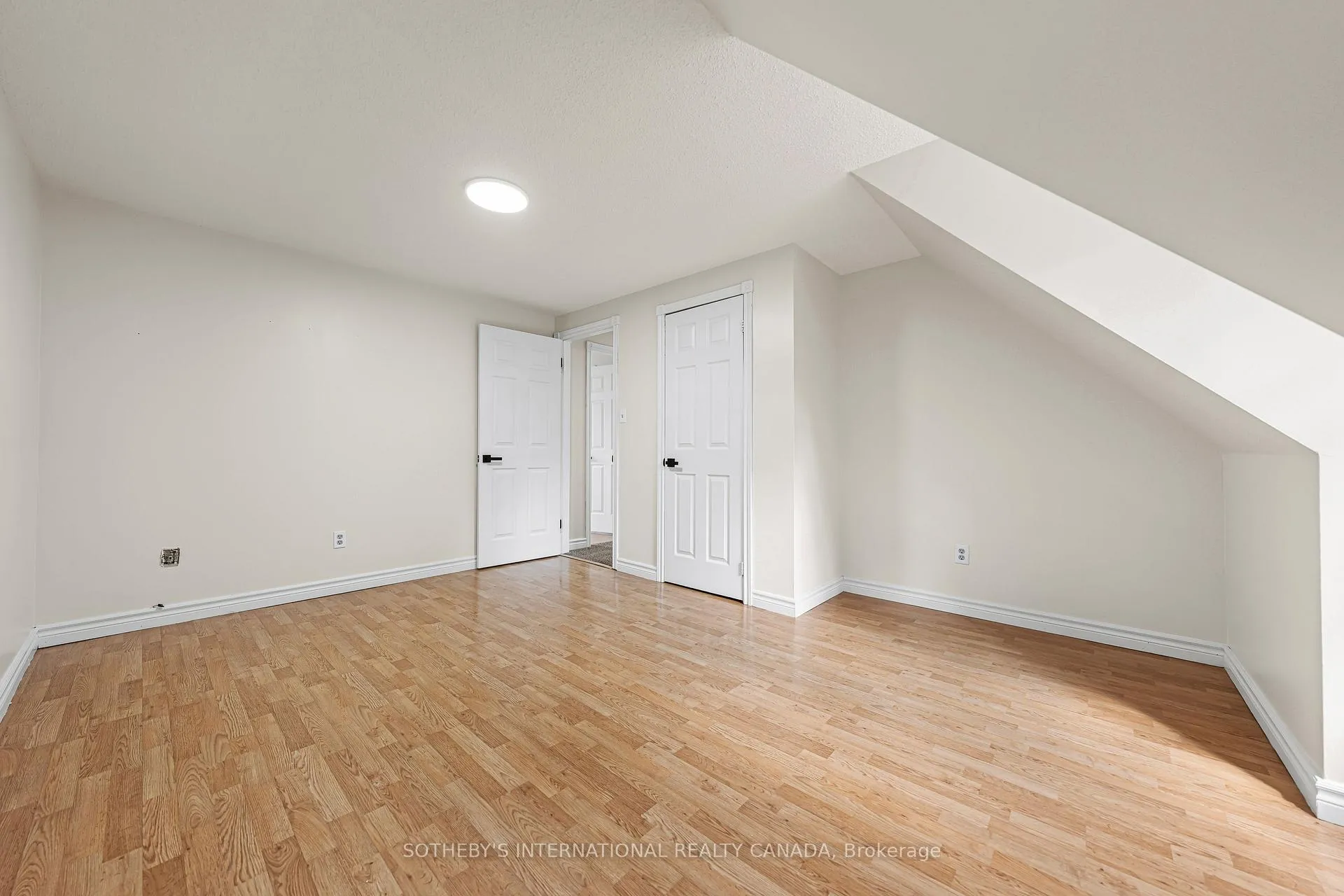 Photo 35 of 154 Covington Crescent, Kitchener — HOMEH