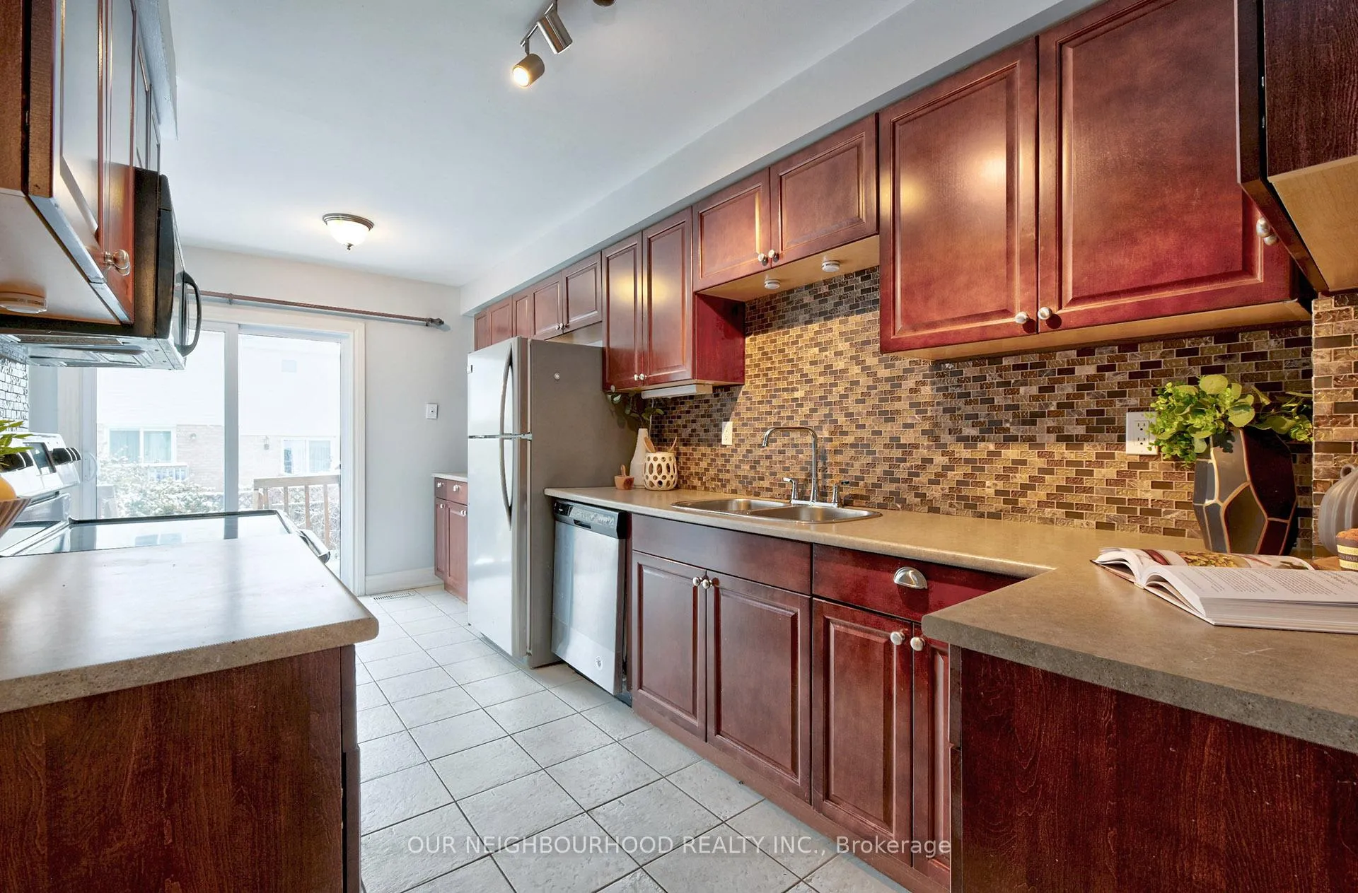 Photo 9 of 89 Poolton Crescent, Clarington, Courtice — HOMEH