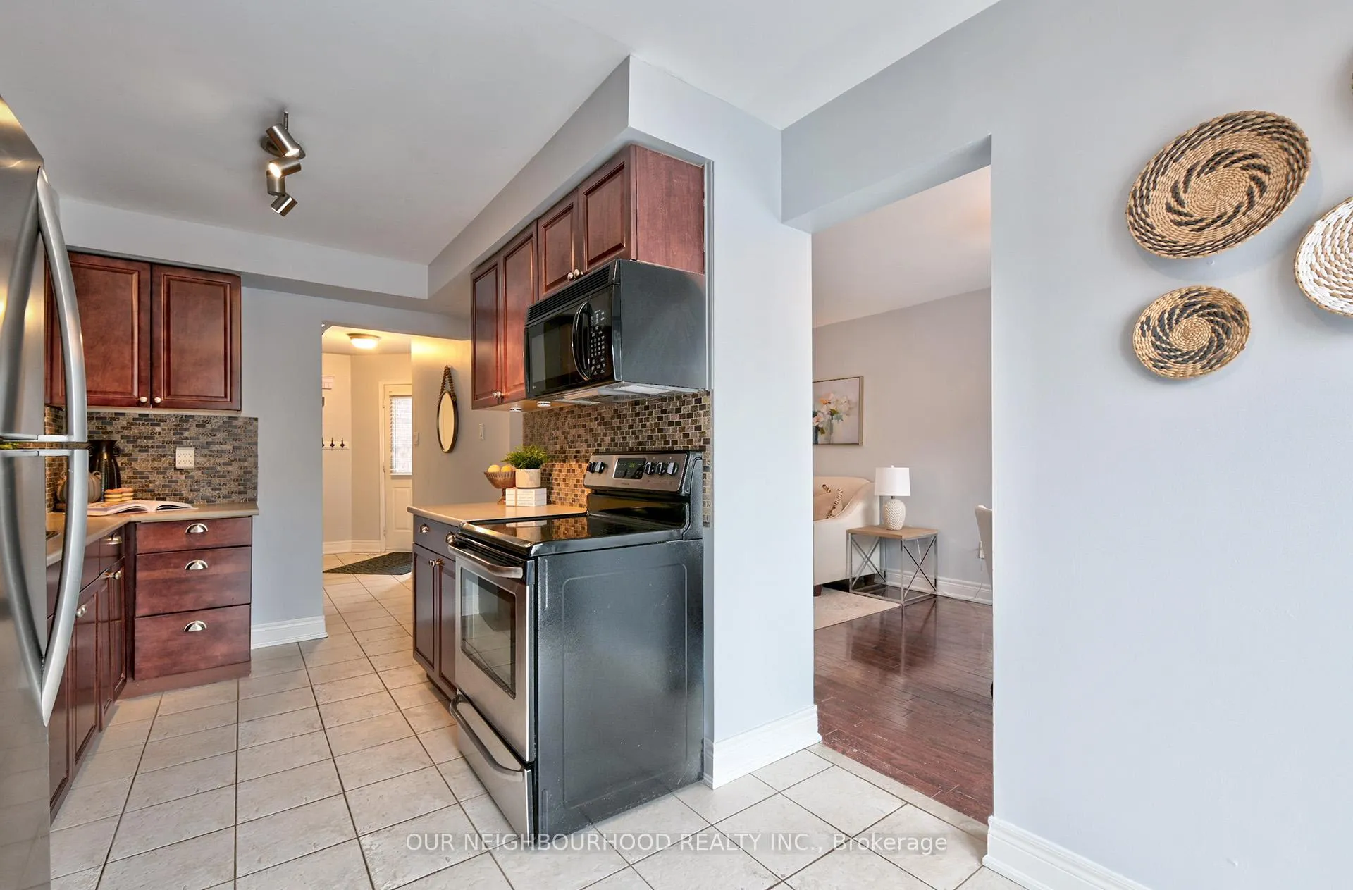 Photo 10 of 89 Poolton Crescent, Clarington, Courtice — HOMEH